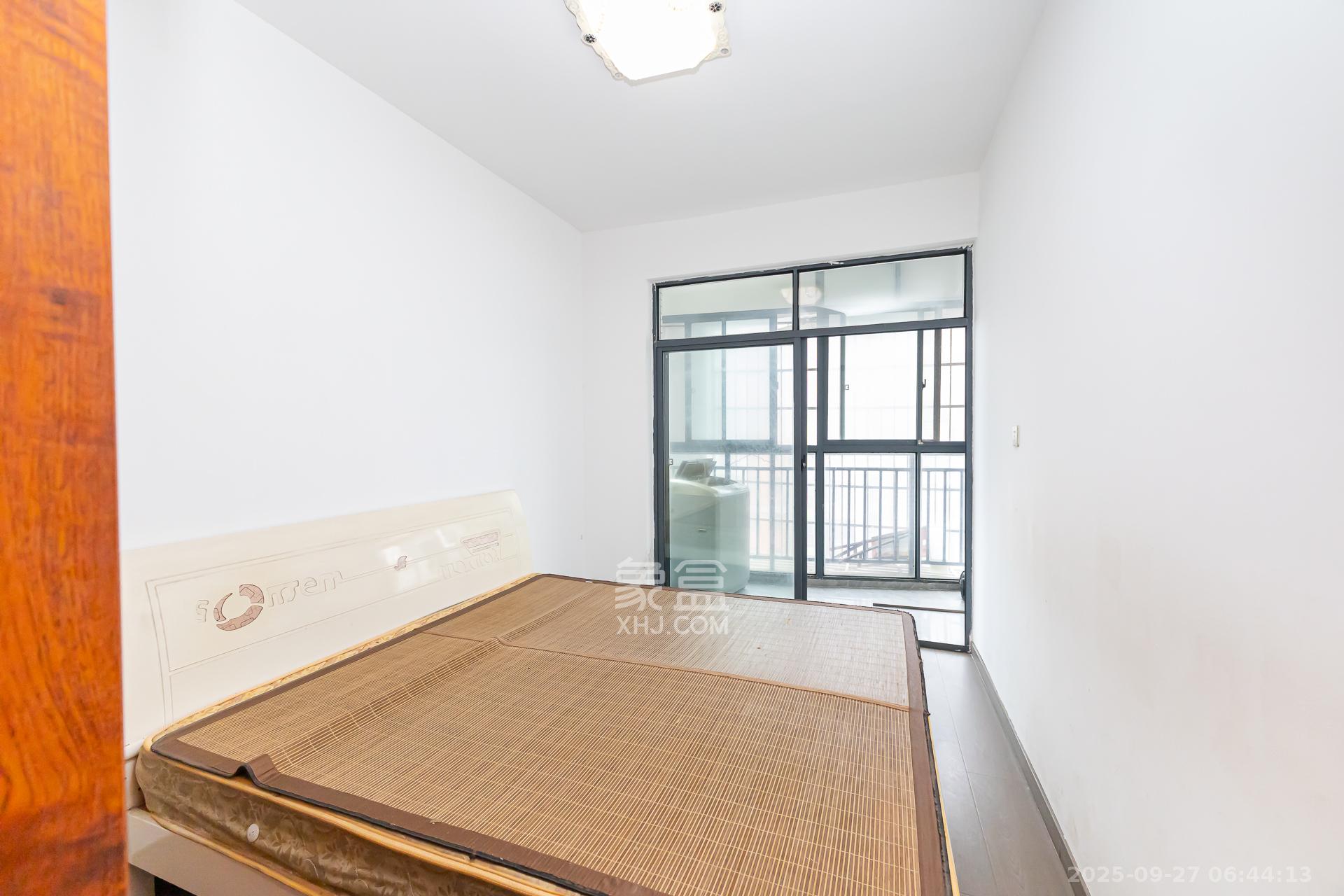 浩龙音乐界  3室2厅2卫    52.0万 浩龙音乐界  3室2厅2卫    52.0万卧室