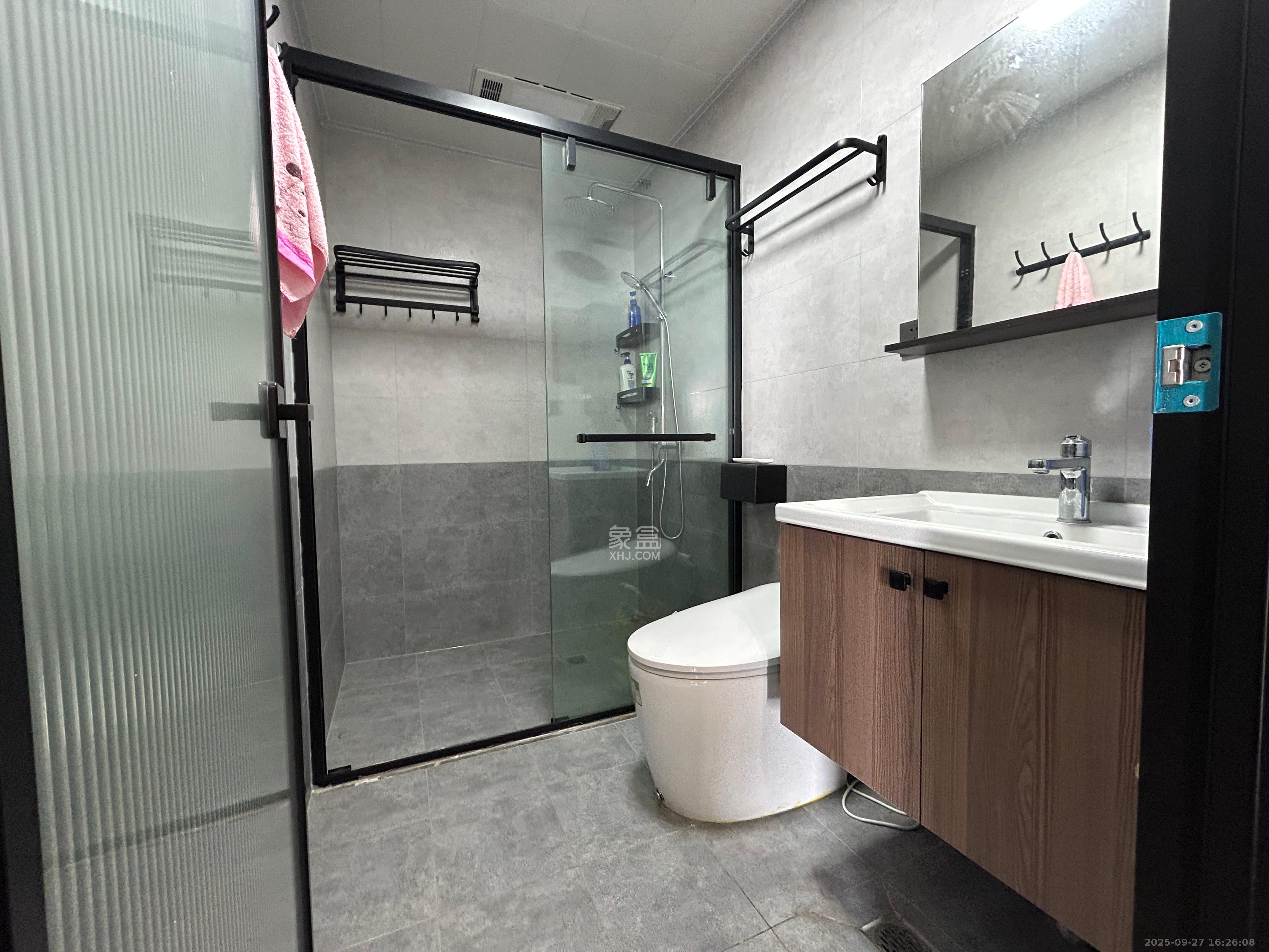 山水誉峰  3室2厅2卫    3800.0元/月室内图