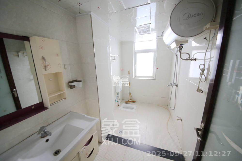 泊爱蓝湾 3室2厅1卫 2600.0元/月 泊爱蓝湾 3室2厅1卫 2600.0元/月室内图