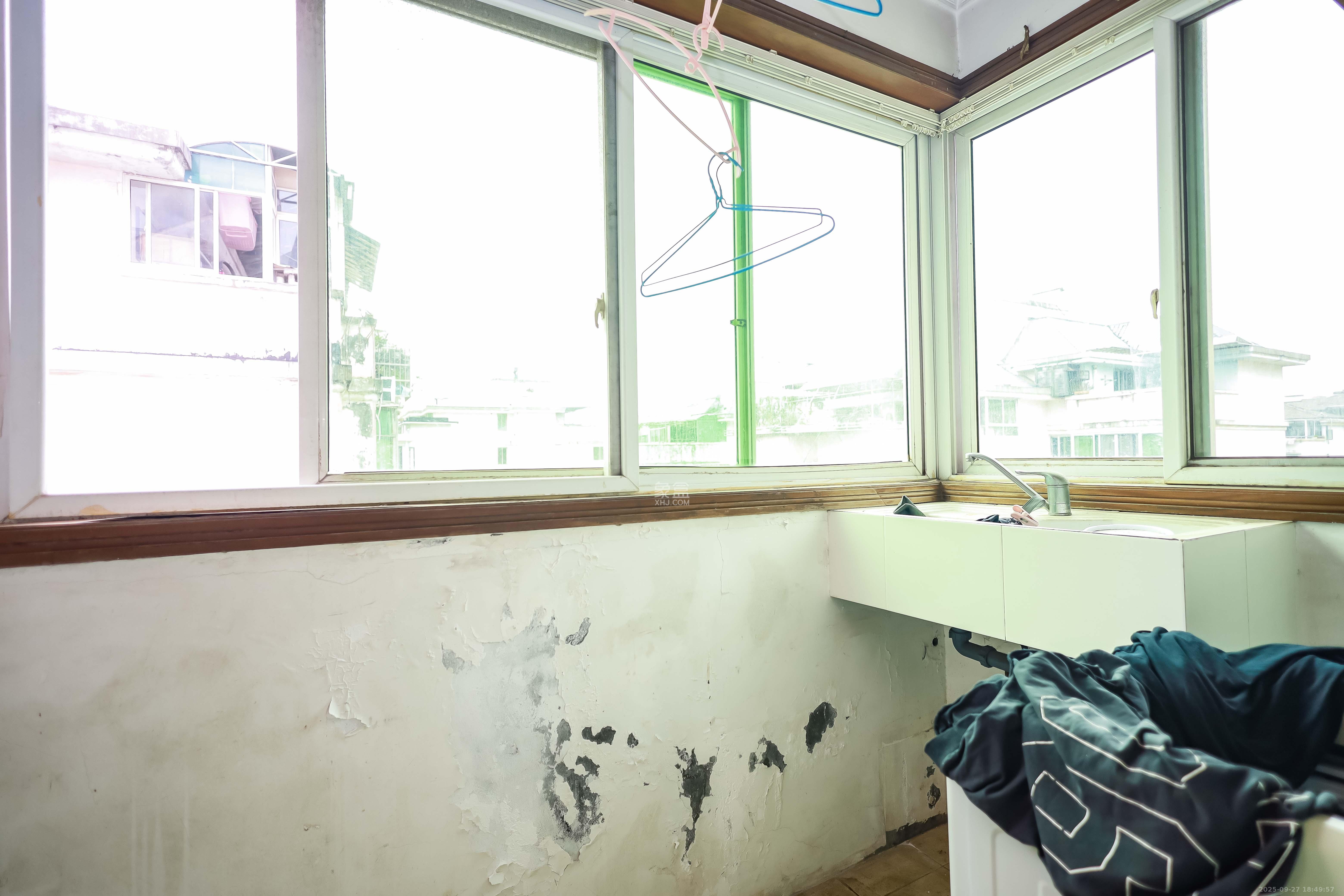 咸嘉新村嘉旺苑 5室3厅3卫 98.0万 咸嘉新村嘉旺苑 5室3厅3卫 98.0万阳台