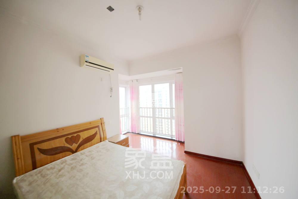 泊爱蓝湾 3室2厅1卫 2600.0元/月 泊爱蓝湾 3室2厅1卫 2600.0元/月室内图