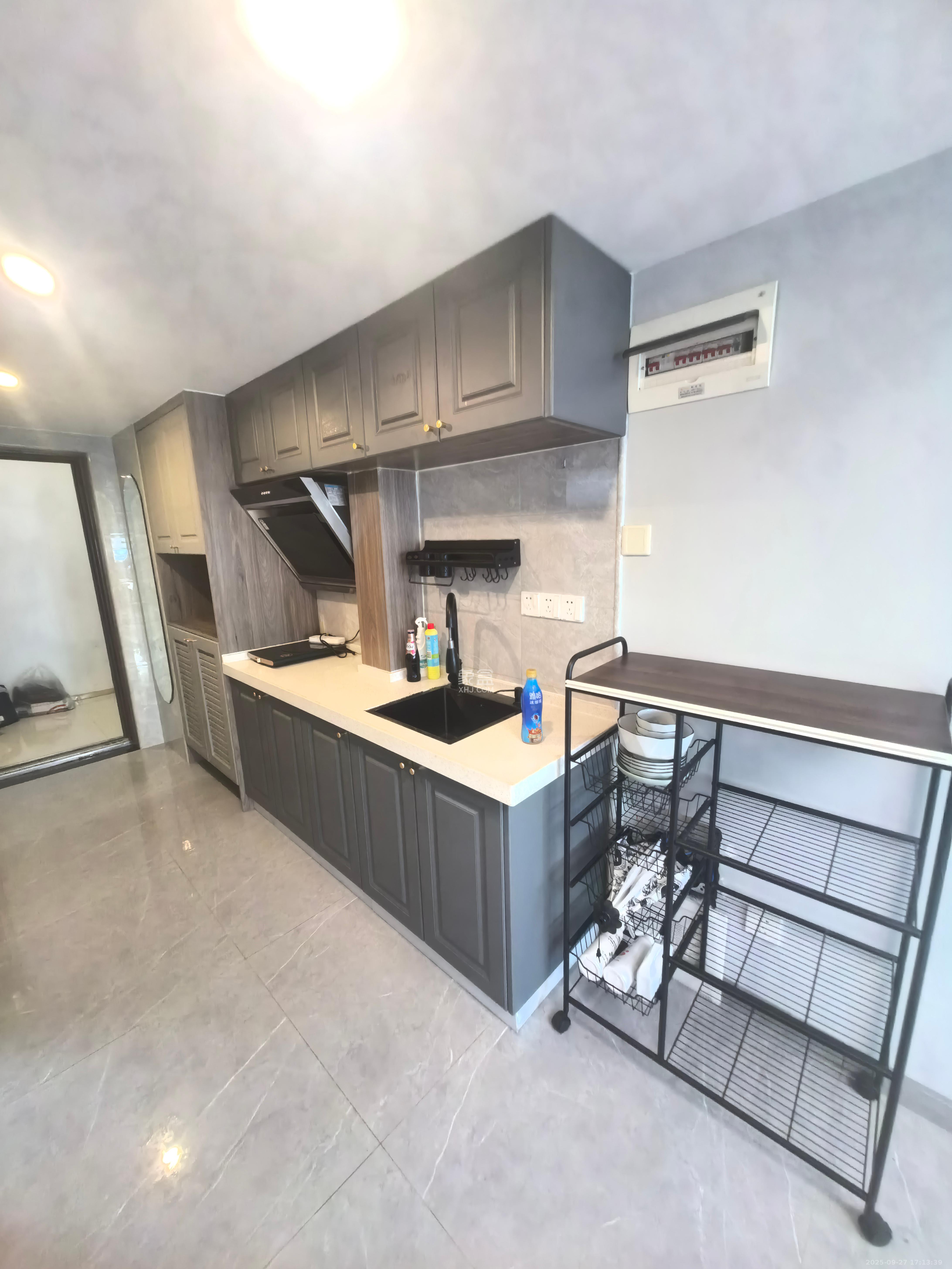 华润置地广场二期  1室1厅1卫    1650.0元/月室内图