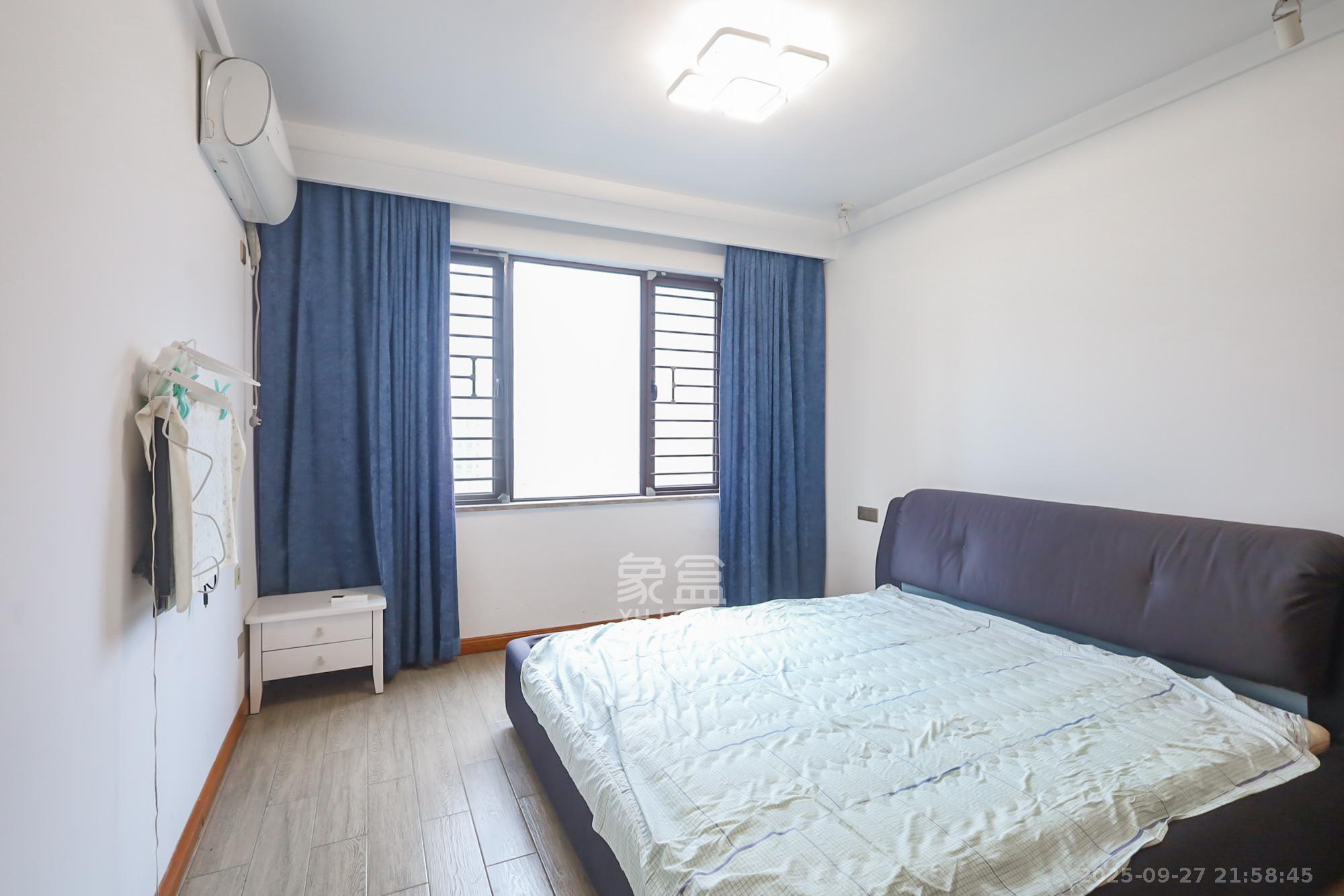 世茂外滩里(世茂铂翠湾三期) 4室2厅2卫 242.0万 世茂外滩里(世茂铂翠湾三期) 4室2厅2卫 242.0万卧室