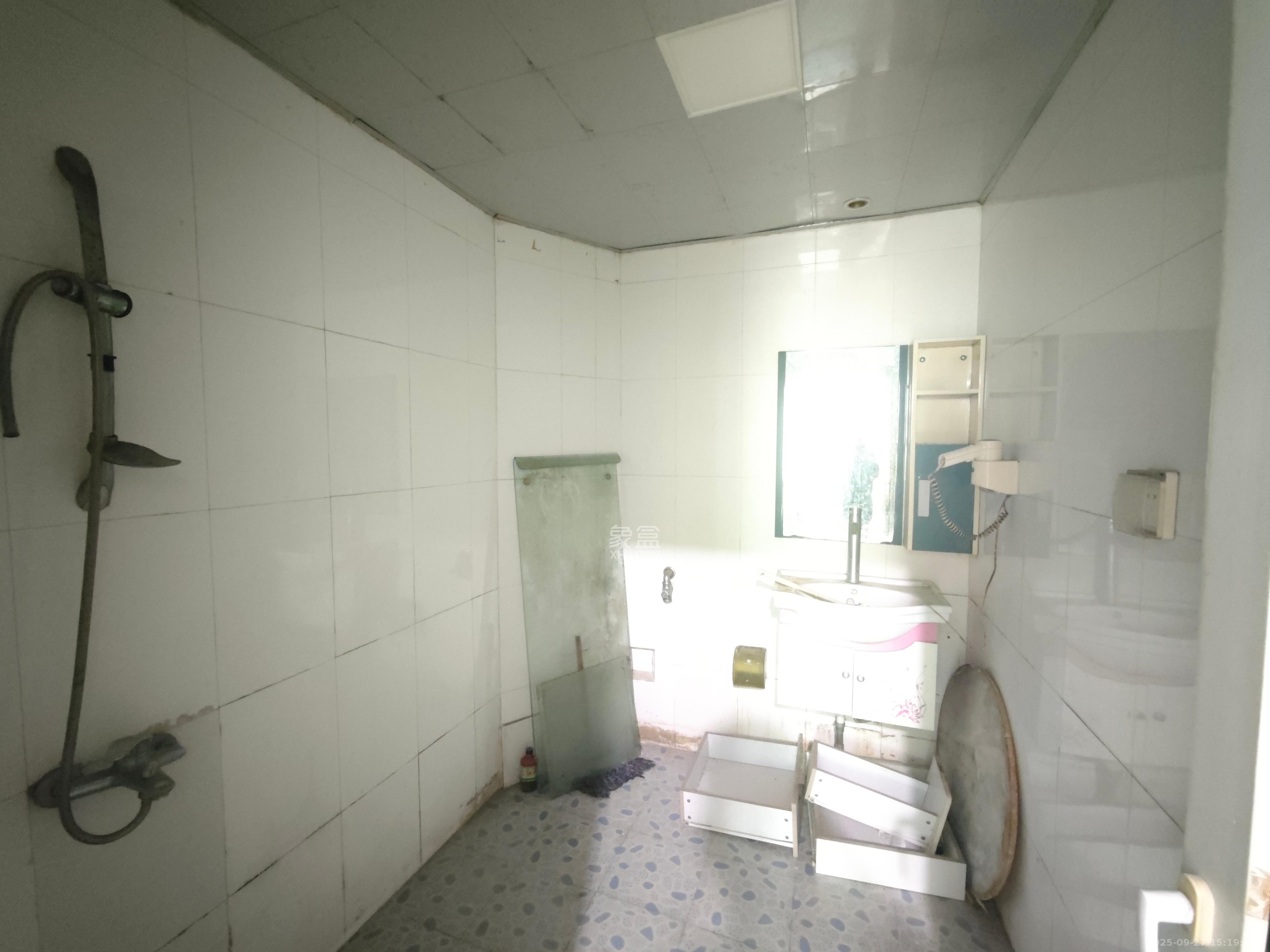 大桥三区  2室1厅1卫    1500.0元/月室内图