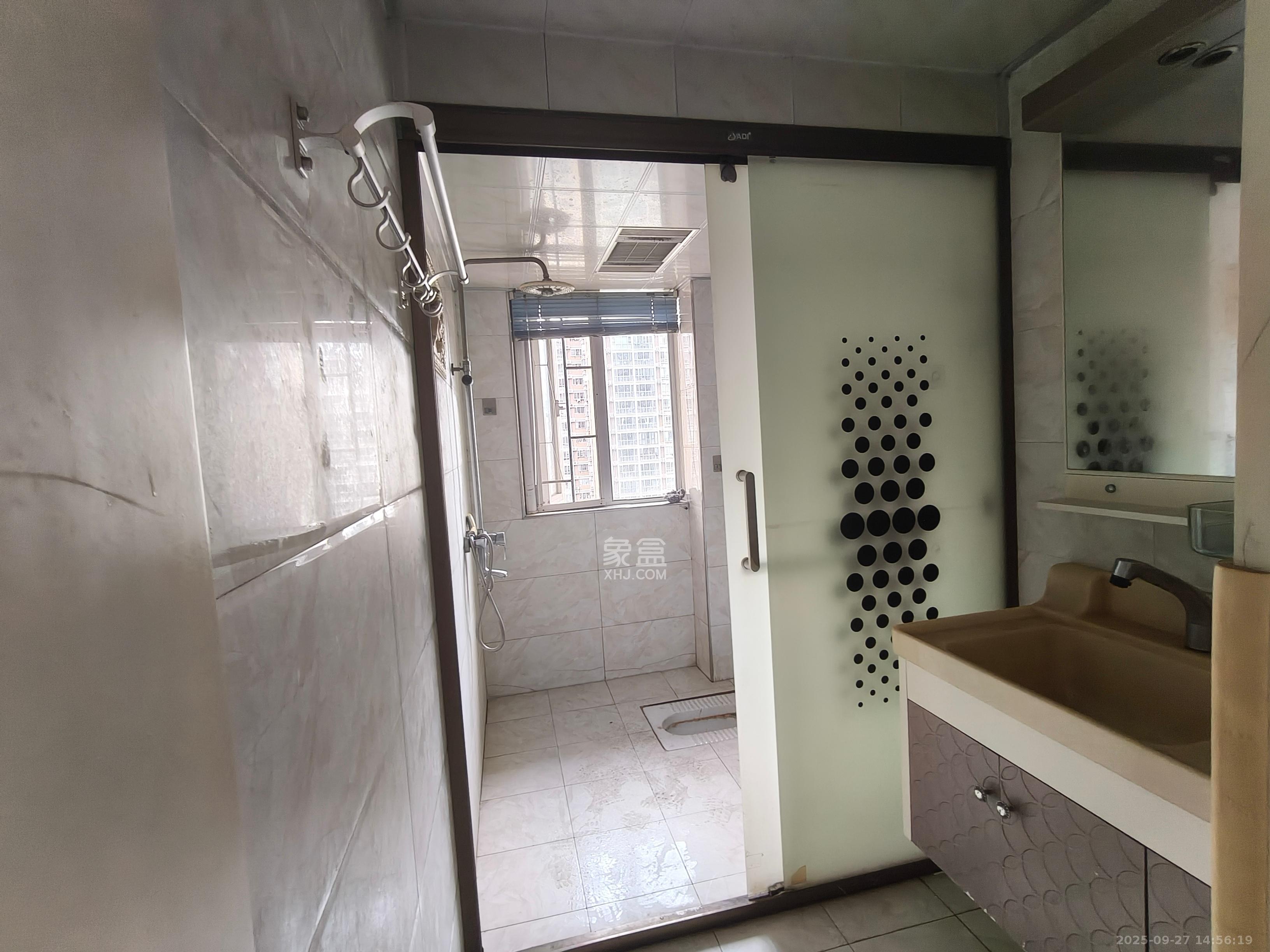 恒广国际景园一二区 1室2厅2卫 2100.0元/月 恒广国际景园一二区 1室2厅2卫 2100.0元/月室内图