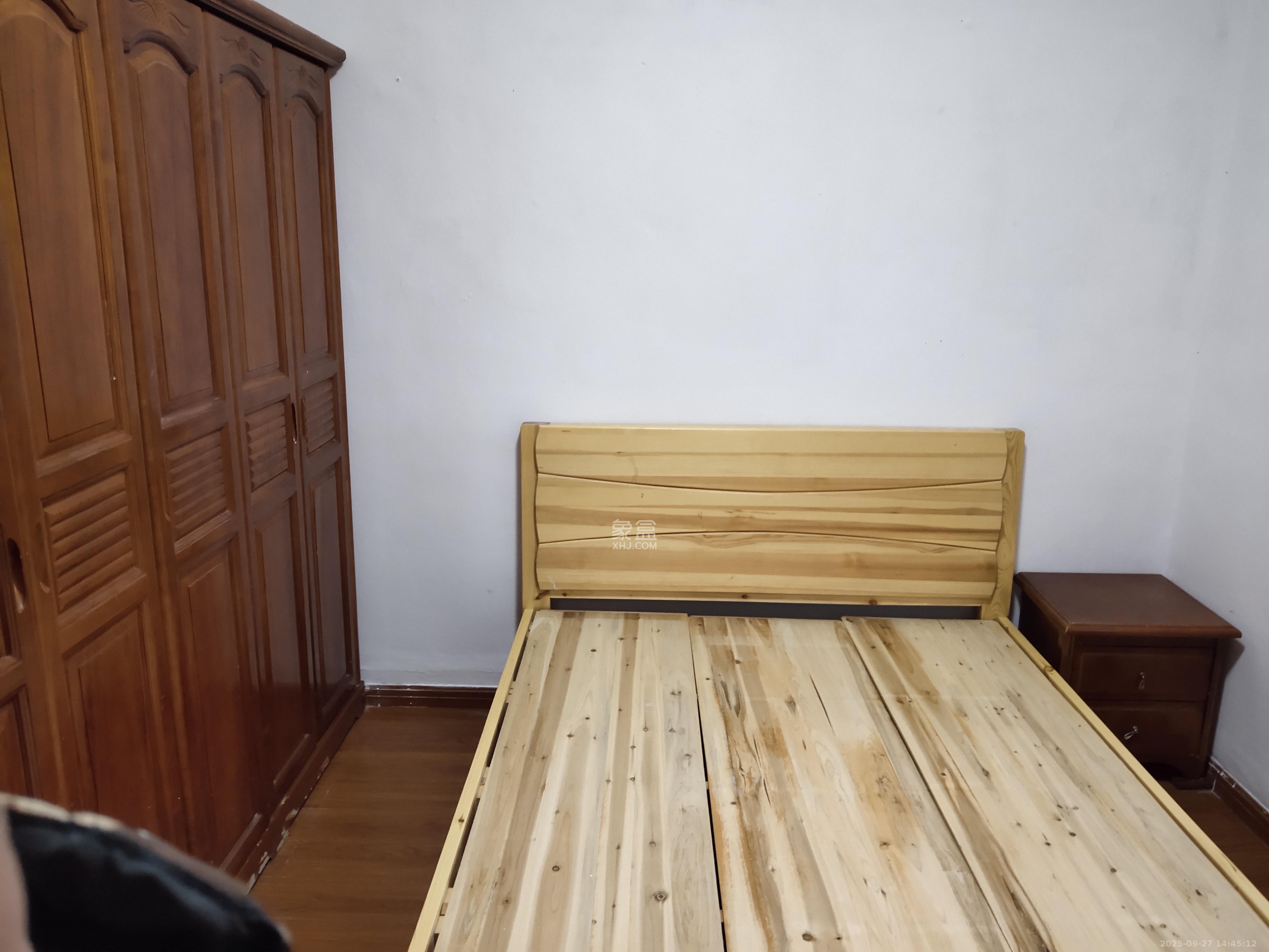 陡岭社区 2室1厅1卫 1500.0元/月 陡岭社区 2室1厅1卫 1500.0元/月室内图