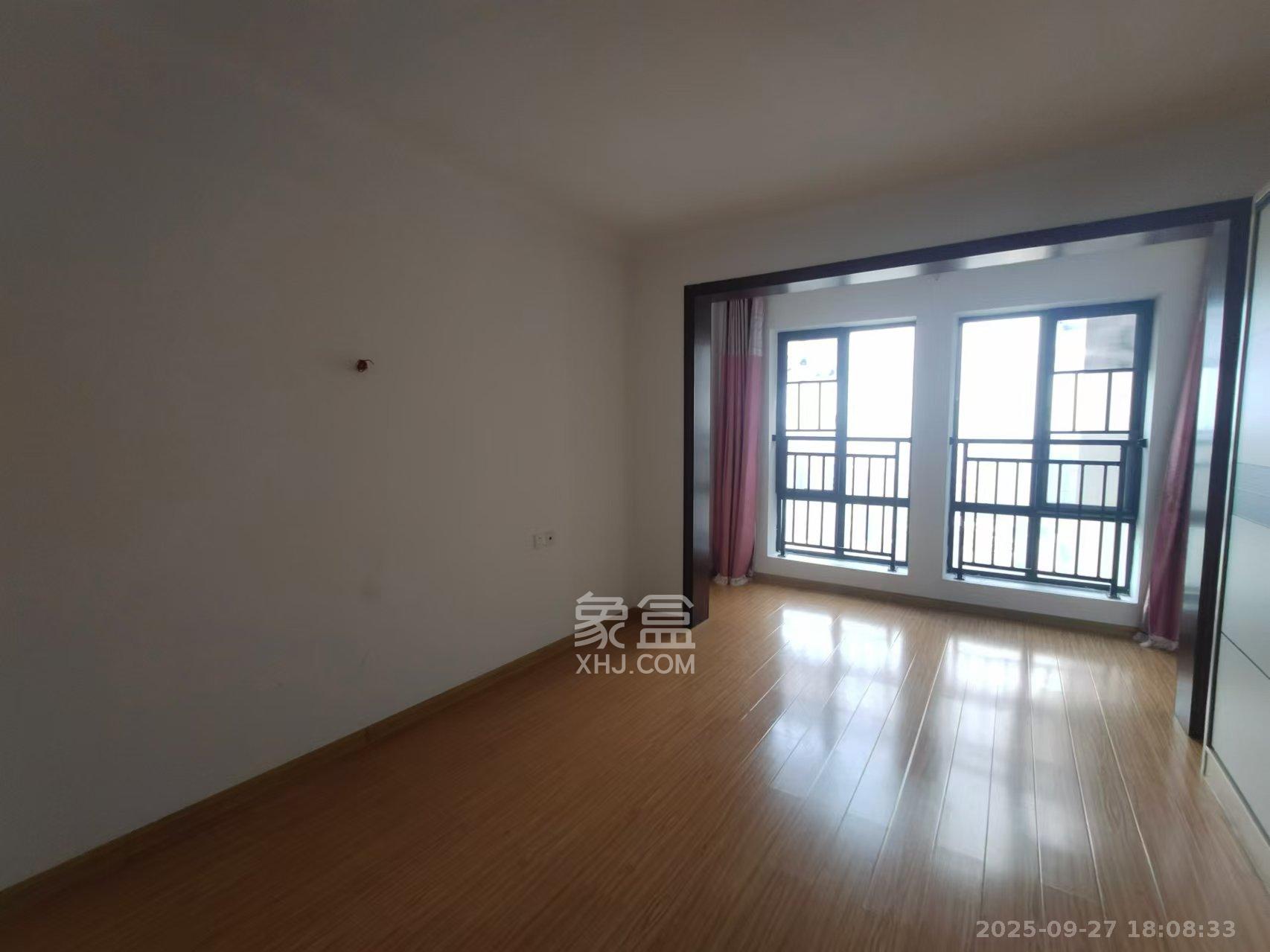 长房天翼未来城  3室2厅1卫    3900.0元/月室内图