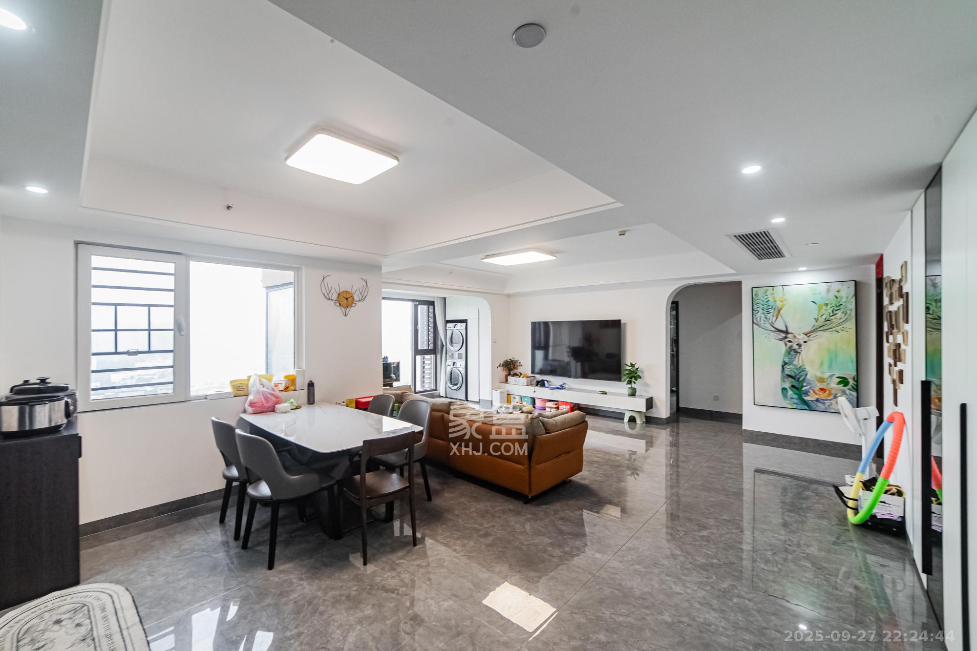 北辰三角洲C2区  3室2厅2卫    228.0万客厅