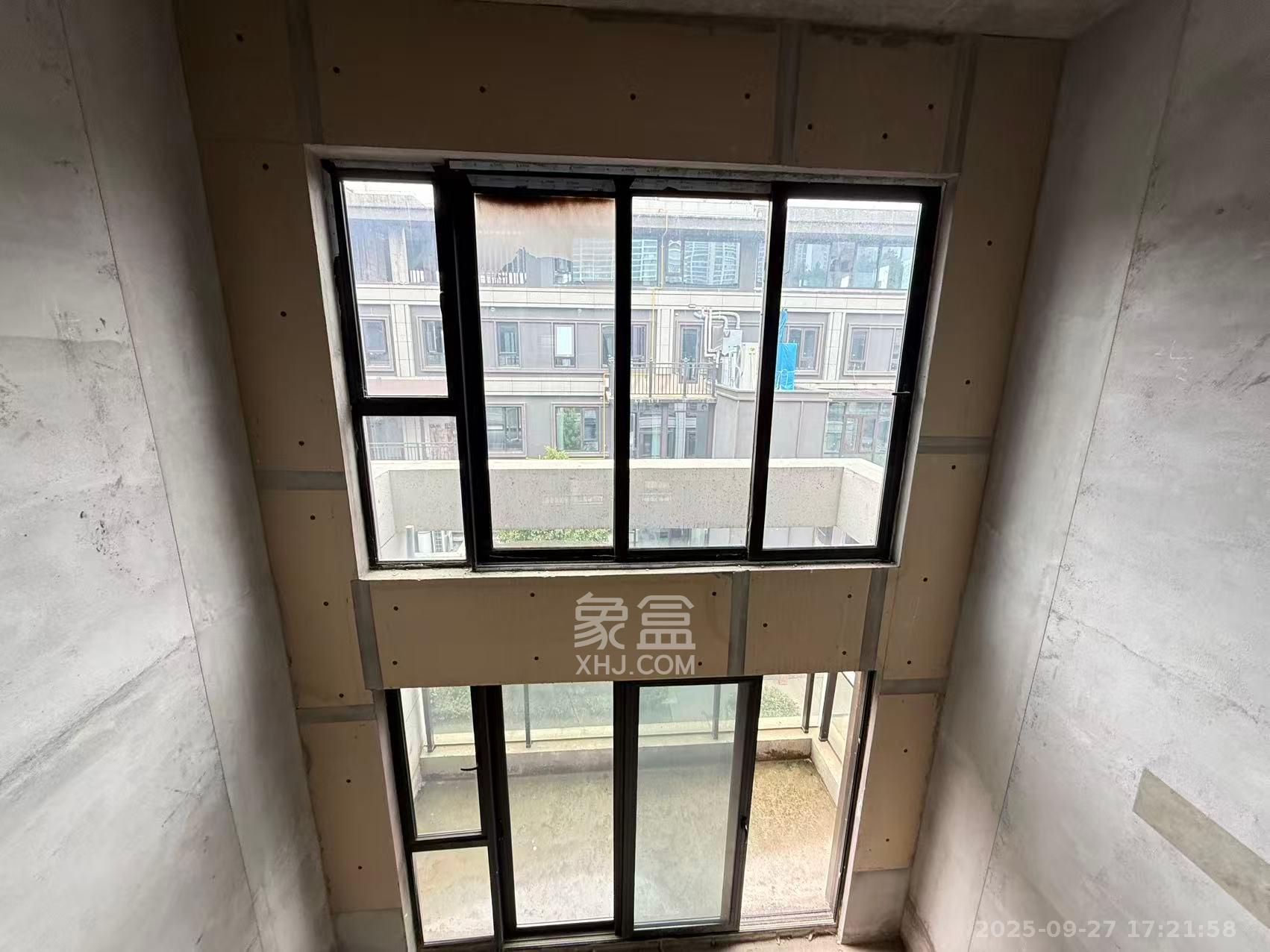 东原麓印长江C区  4室2厅2卫   3800.00元/月室内图