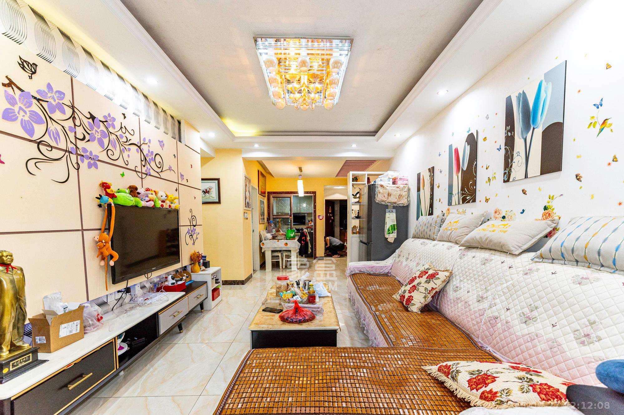 水岸世景  2室1厅1卫    58.0万客厅