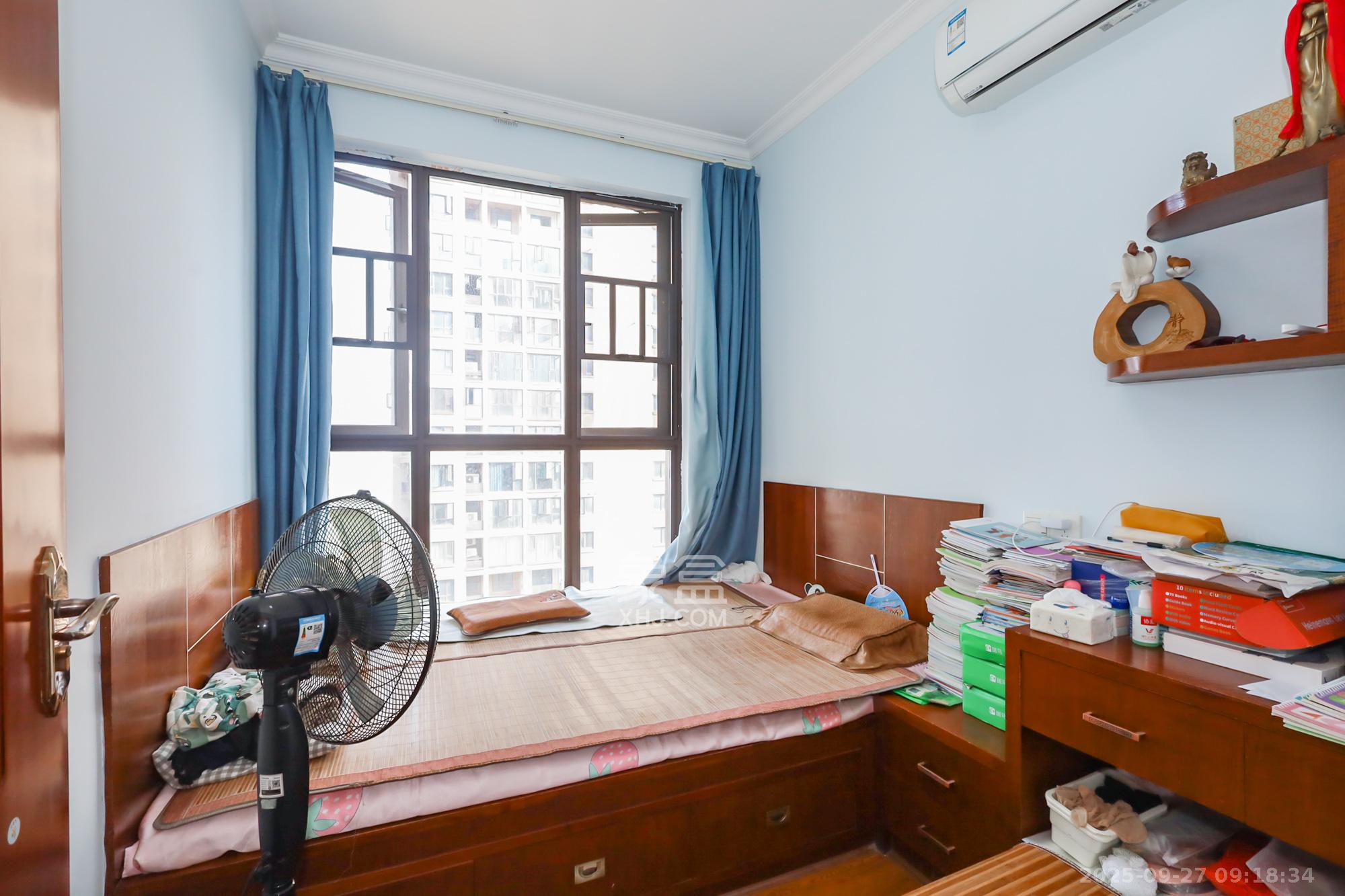 世茂外滩里（世茂铂翠湾三期）  3室2厅1卫    3980.0元/月室内图