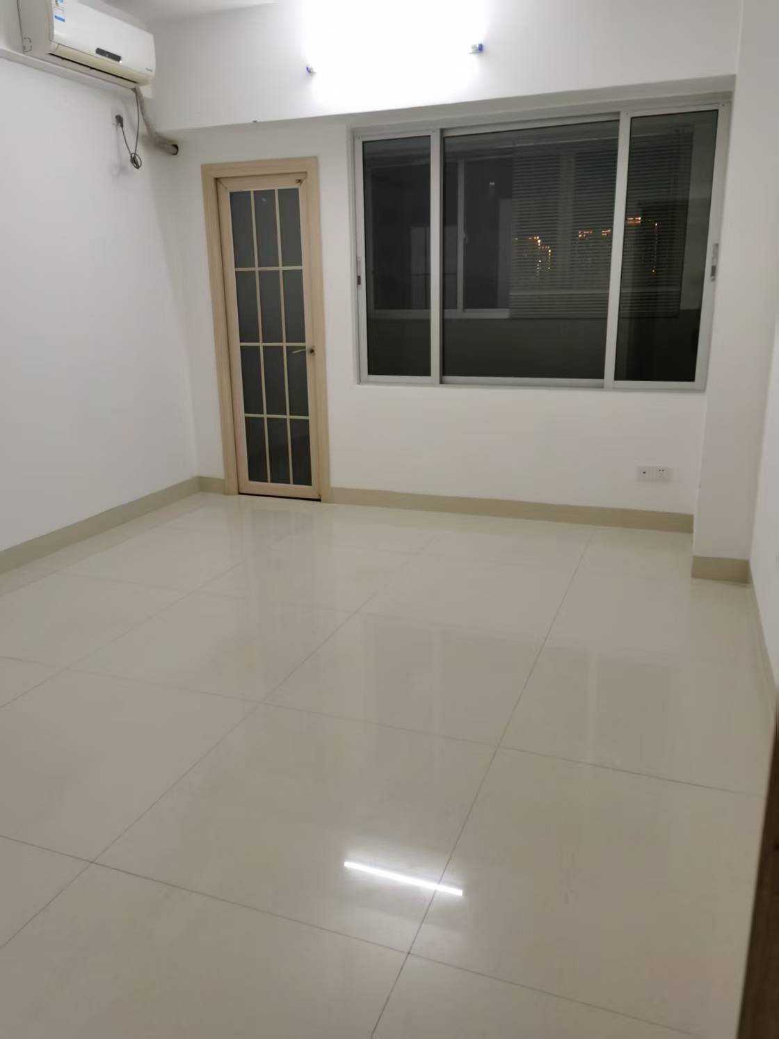 寰岛大厦 3室2厅2卫 4200.0元/月 寰岛大厦 3室2厅2卫 4200.0元/月室内图