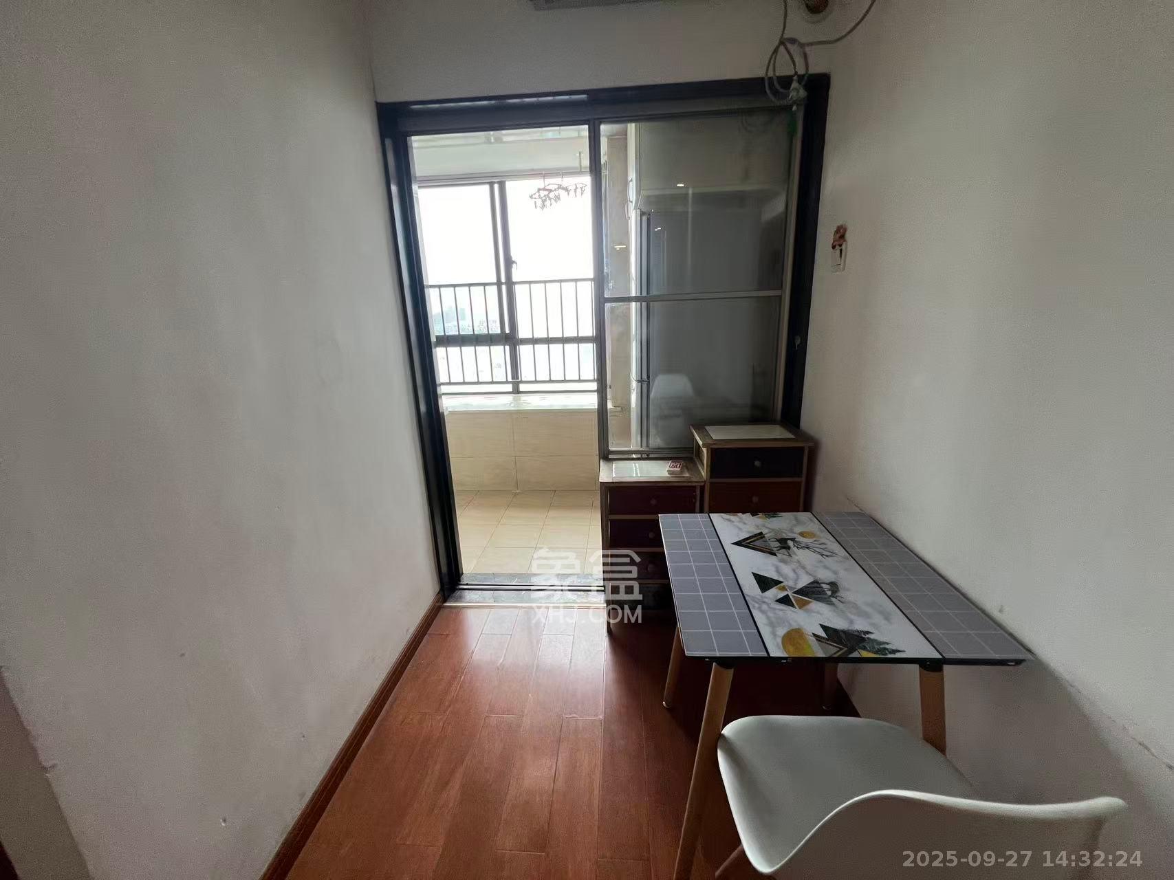 长盛上东区 1室1厅1卫 1500.0元/月 长盛上东区 1室1厅1卫 1500.0元/月室内图