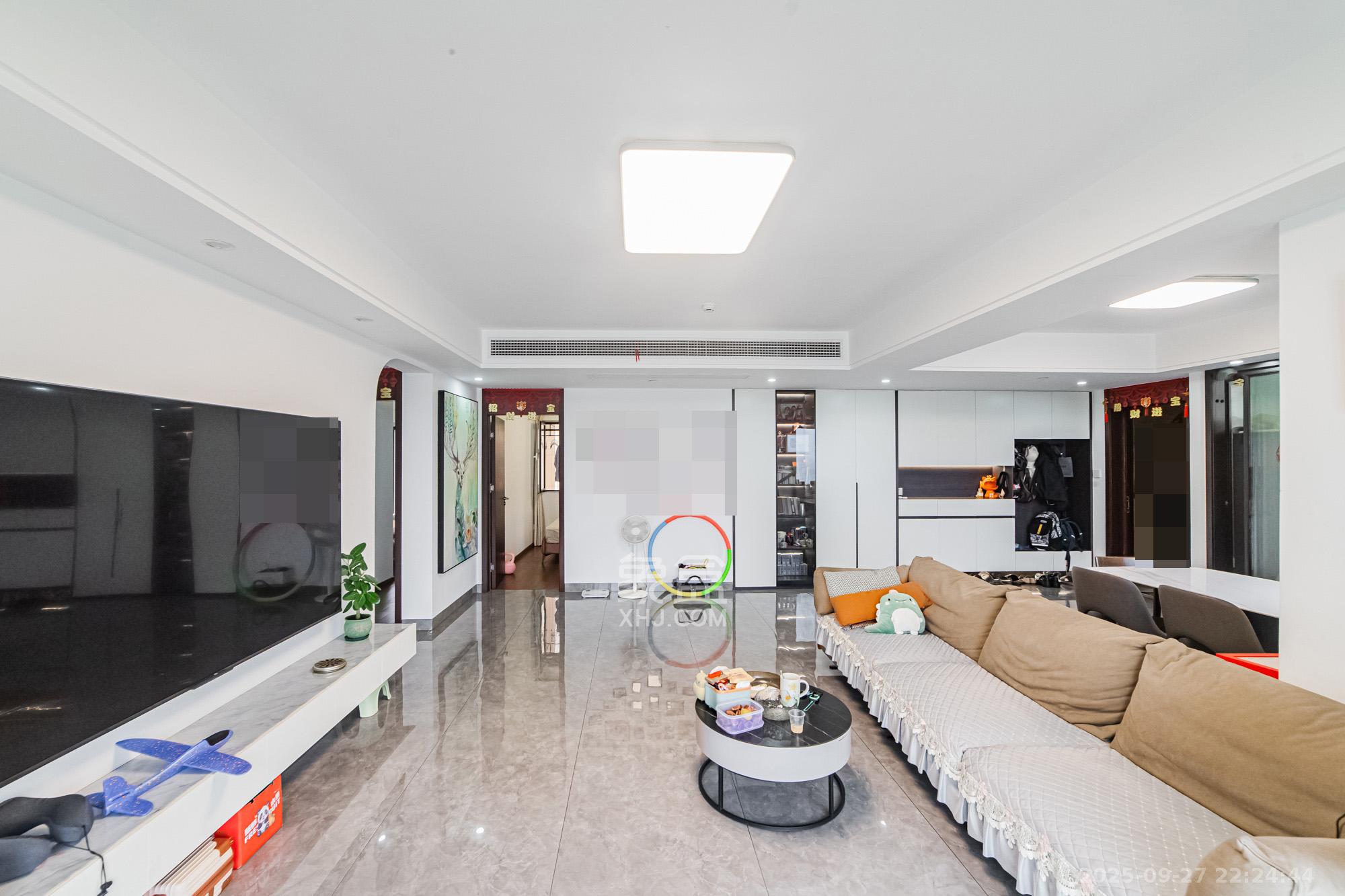 北辰三角洲C2区  3室2厅2卫    228.0万客厅