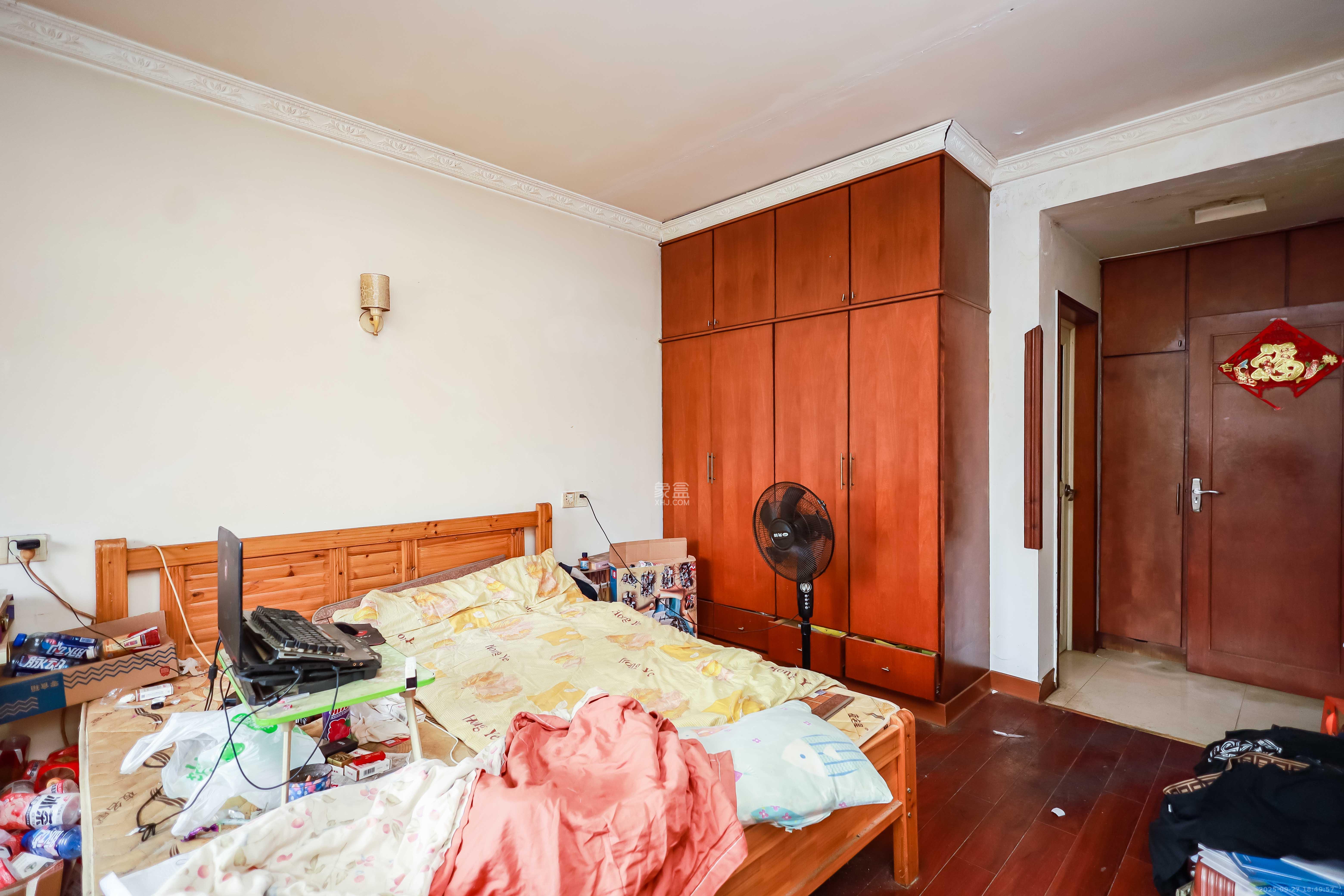 咸嘉新村嘉旺苑 5室3厅3卫 98.0万 咸嘉新村嘉旺苑 5室3厅3卫 98.0万卧室