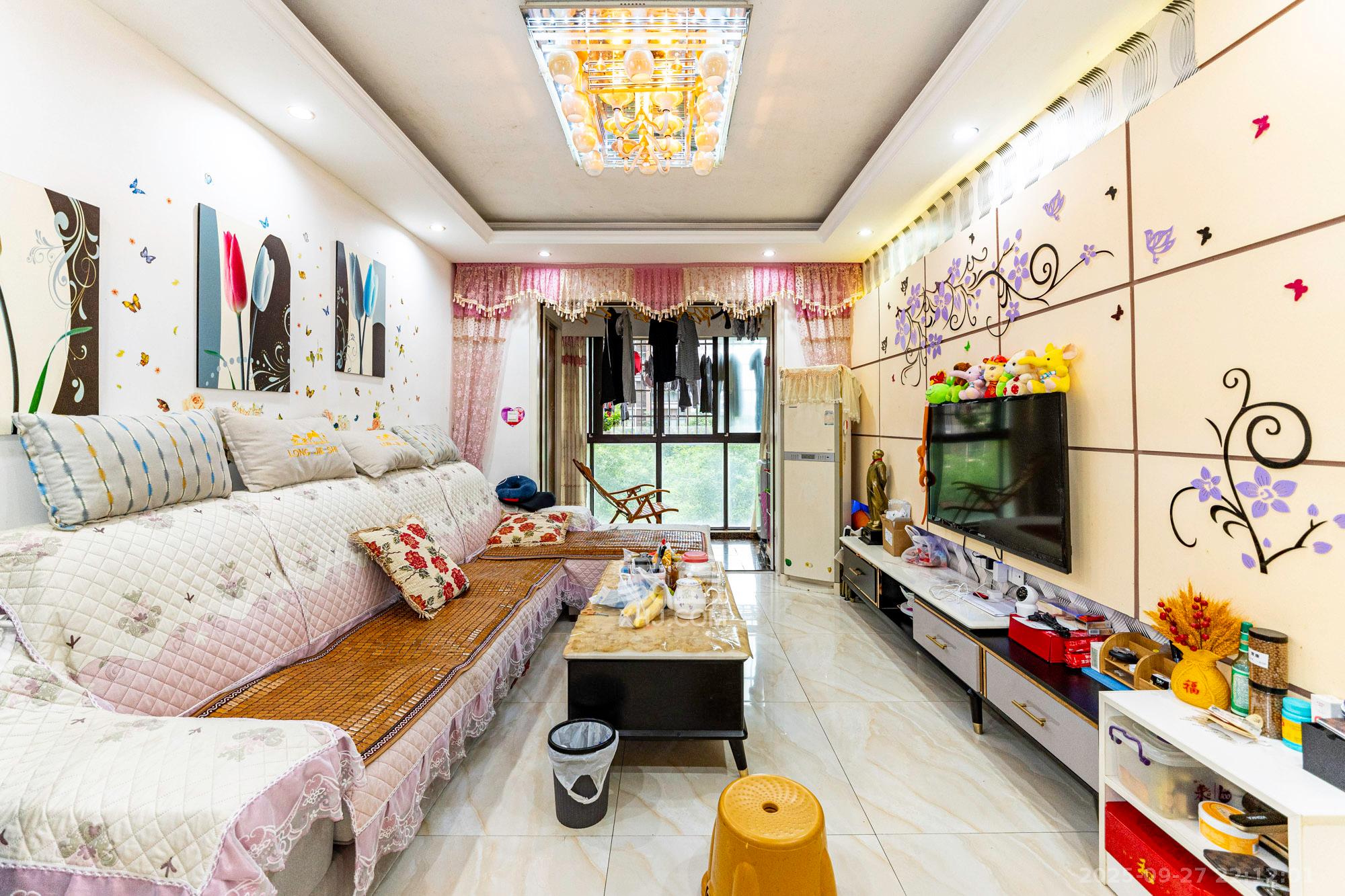 水岸世景  2室1厅1卫    58.0万 水岸世景  2室1厅1卫    58.0万客厅