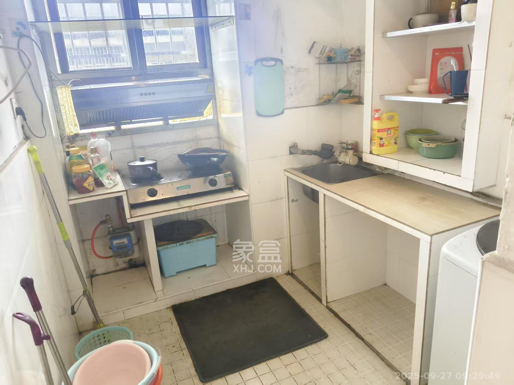 上碧湘街散盘 1室1厅1卫 1100.0元/月 上碧湘街散盘 1室1厅1卫 1100.0元/月室内图