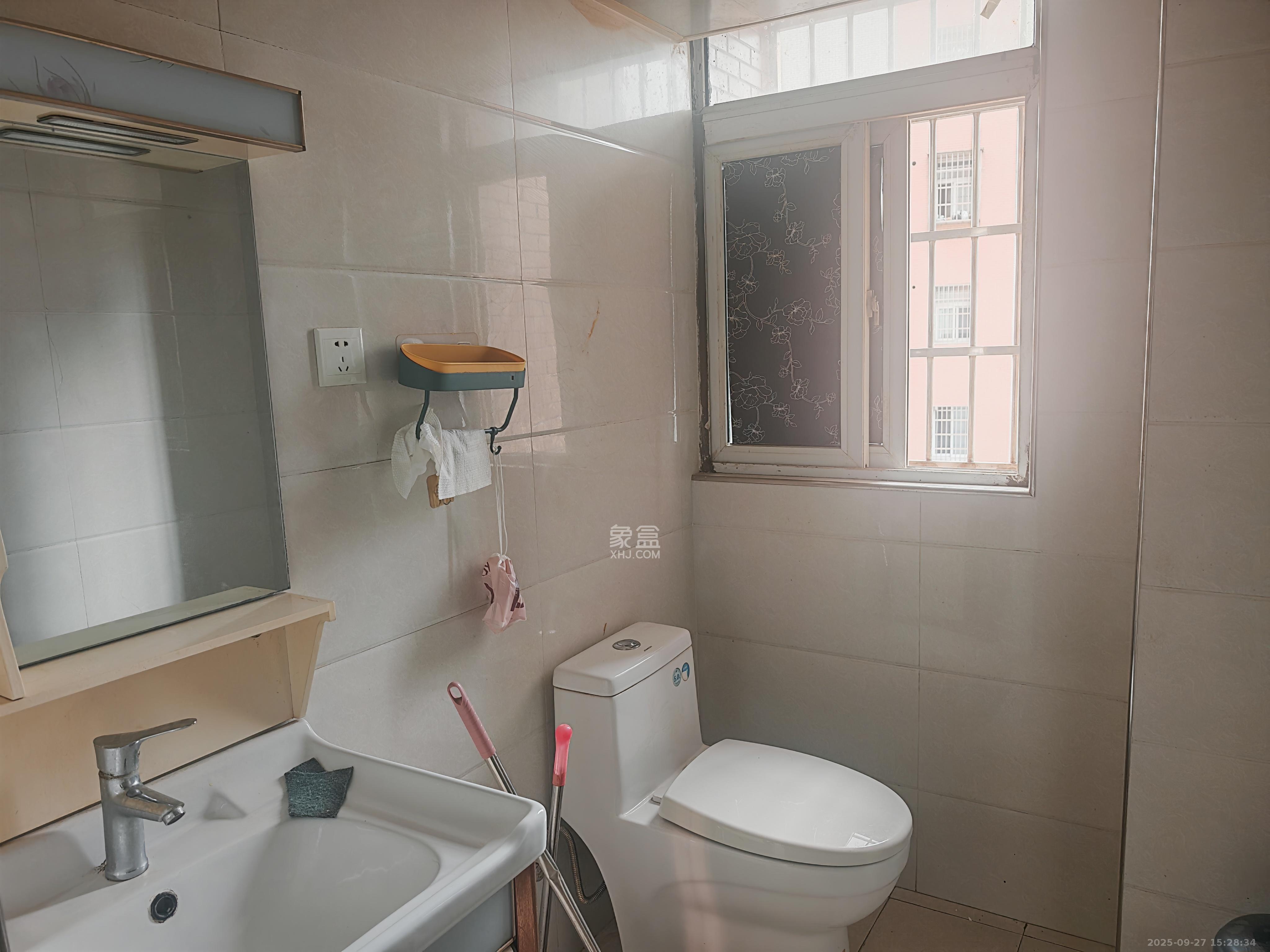 骑龙安置小区 3室2厅2卫 2600.0元/月 骑龙安置小区 3室2厅2卫 2600.0元/月室内图