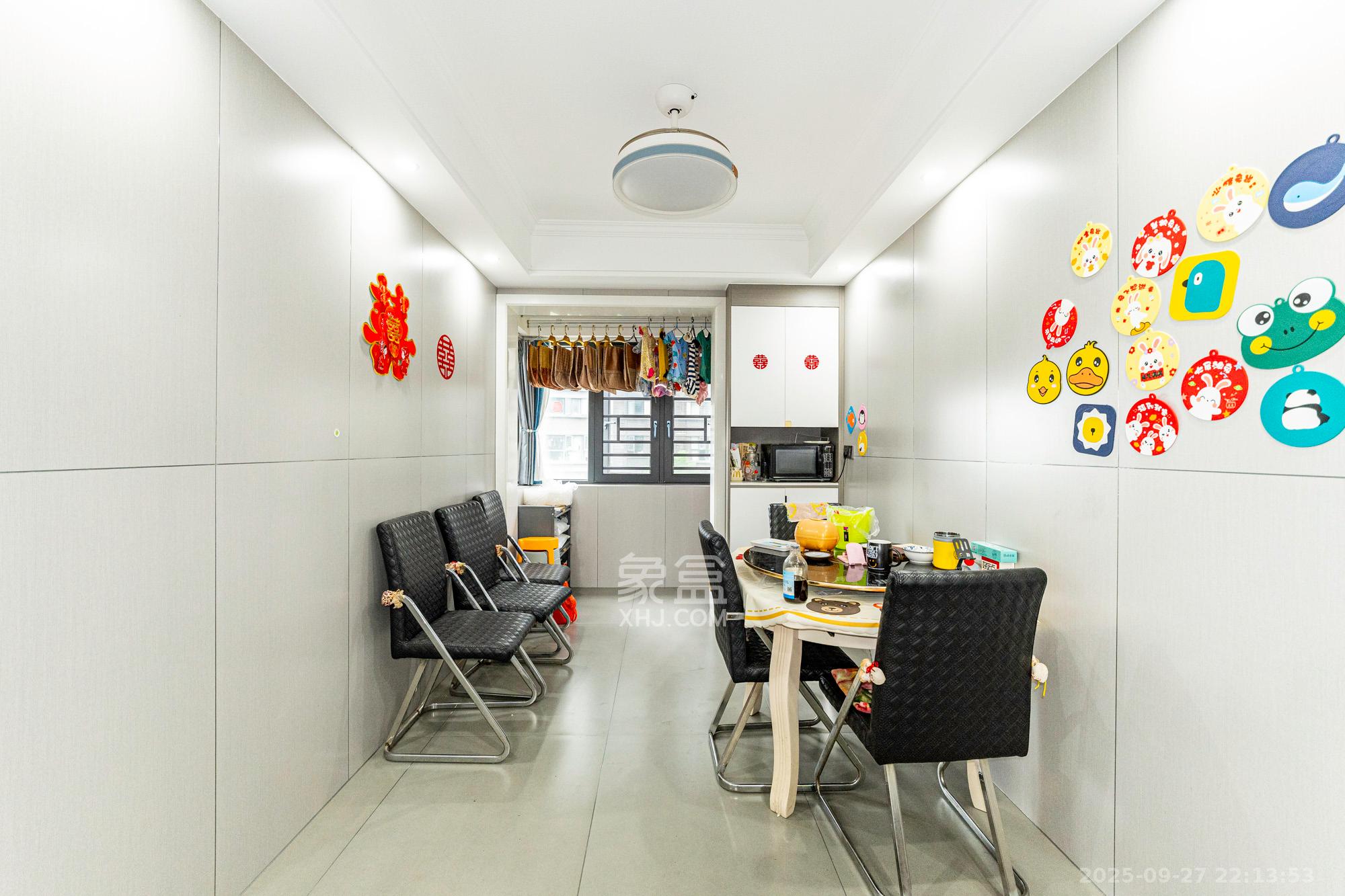 中建悦和城  3室2厅2卫    108.0万客厅