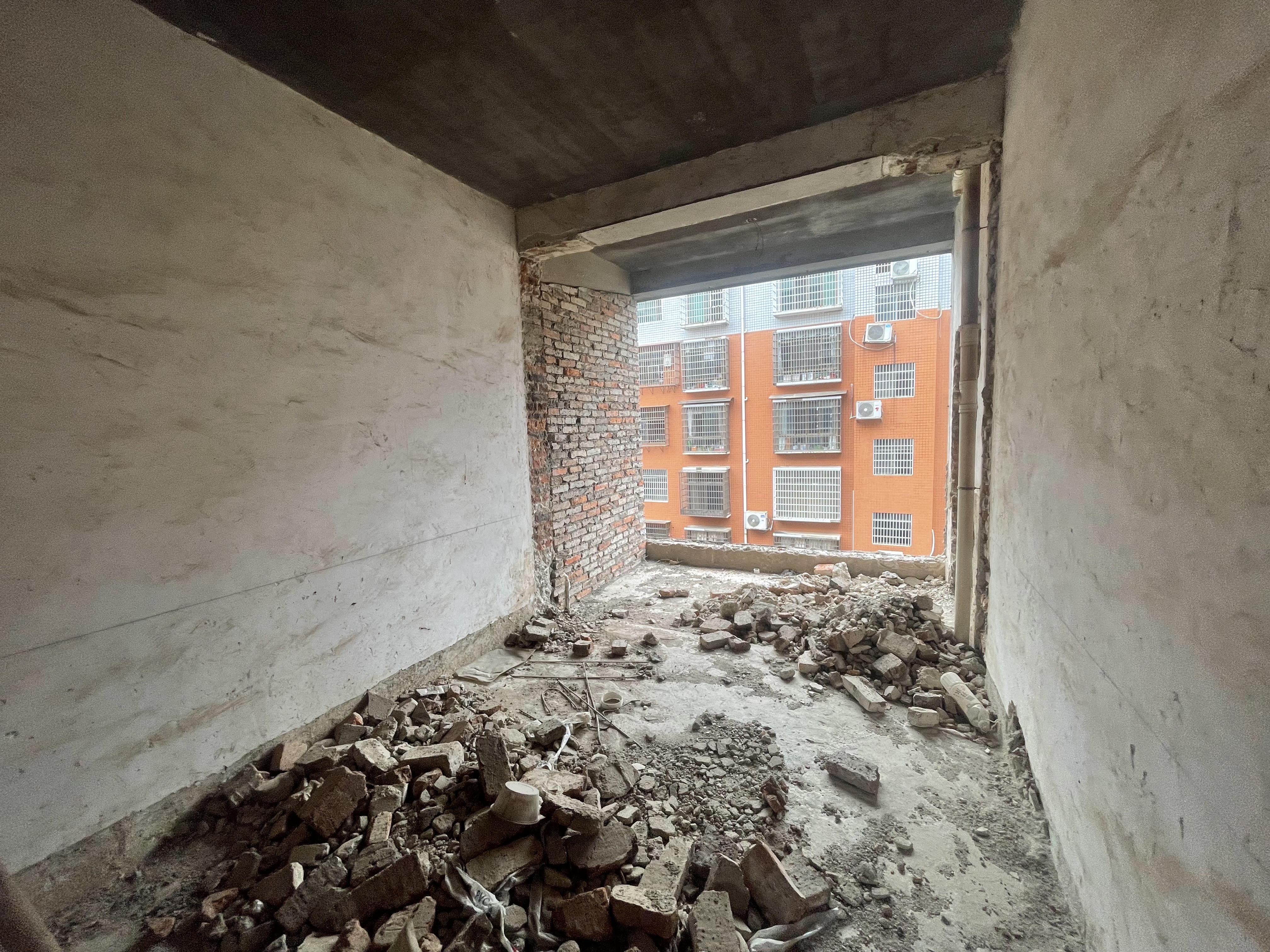 娄底市民政局 5室2厅2卫 74.8万 娄底市民政局 5室2厅2卫 74.8万客厅