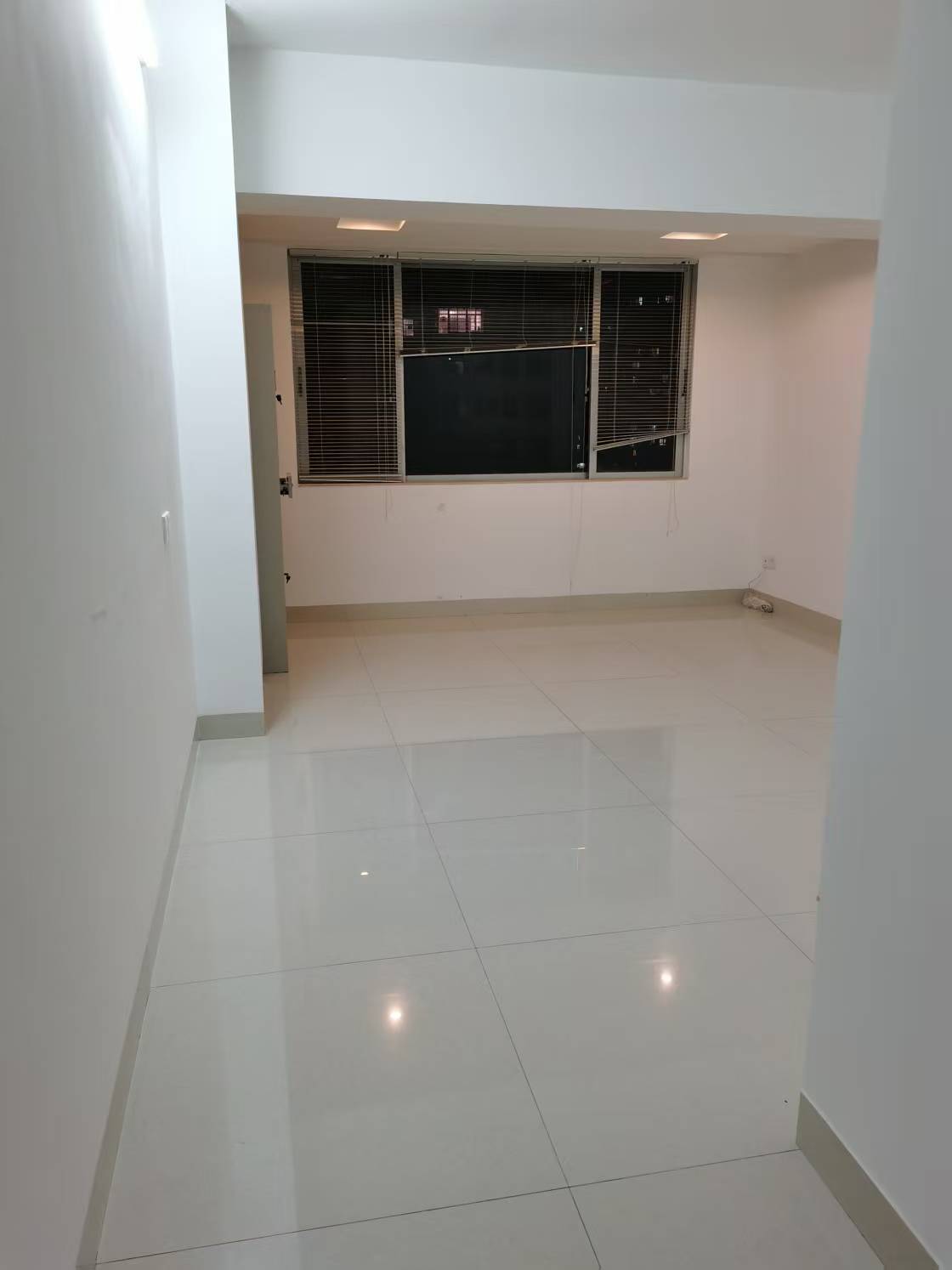 寰岛大厦 3室2厅2卫 4200.0元/月 寰岛大厦 3室2厅2卫 4200.0元/月室内图