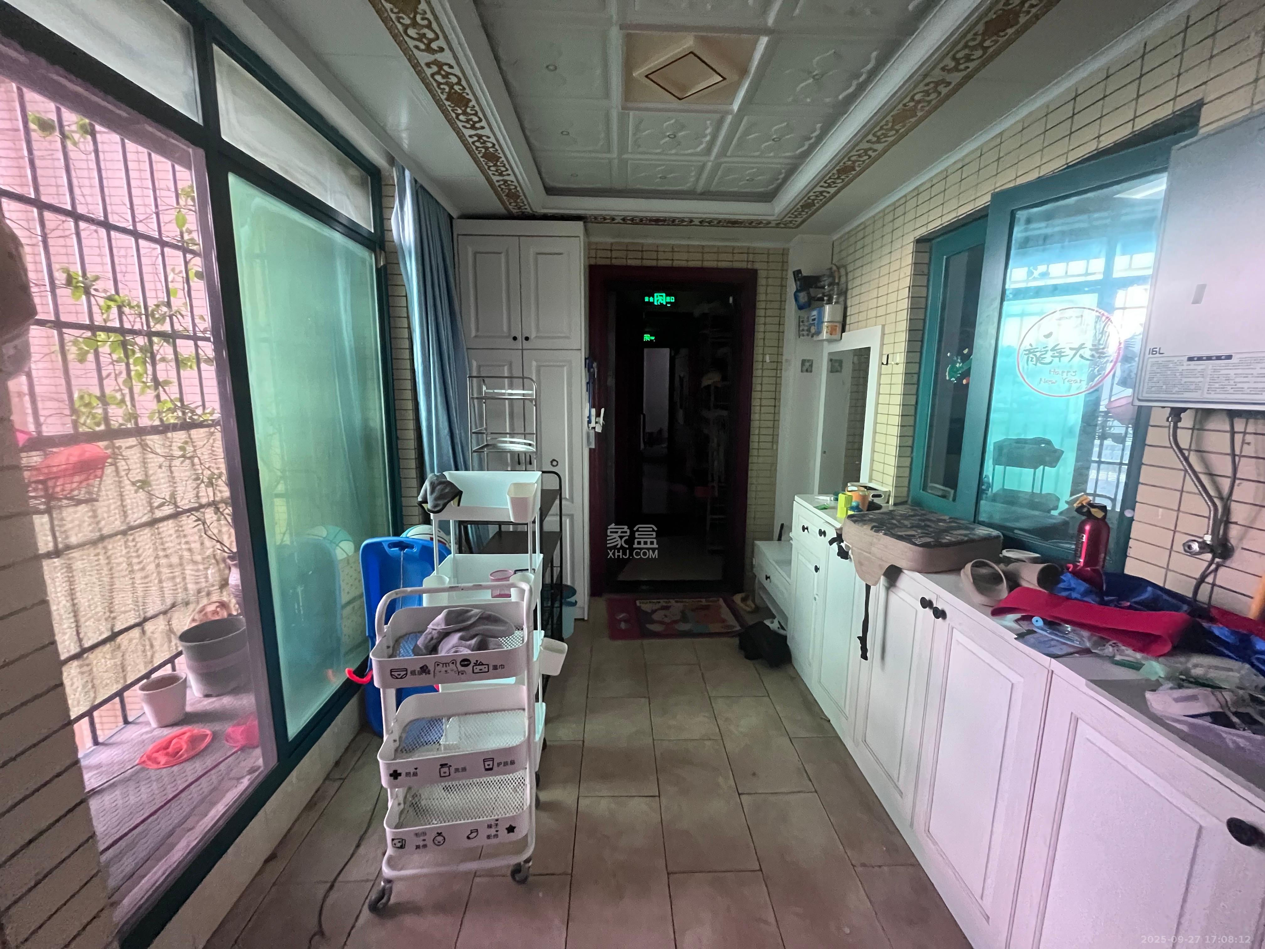 恒大翡翠华庭  3室2厅1卫    2600.0元/月 恒大翡翠华庭  3室2厅1卫    2600.0元/月室内图