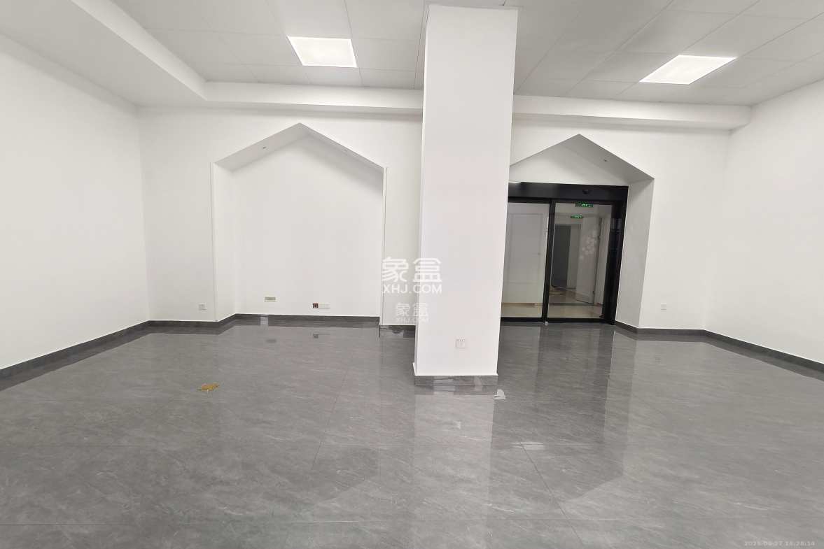 华润置地广场二期 1室1厅1卫 5888.00元/月 华润置地广场二期 1室1厅1卫 5888.00元/月室内图