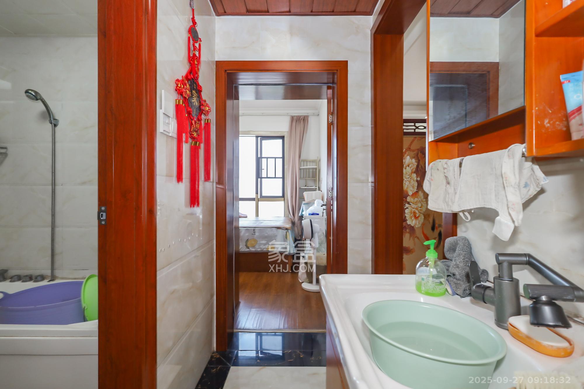 世茂外滩里（世茂铂翠湾三期）  3室2厅1卫    3980.0元/月室内图