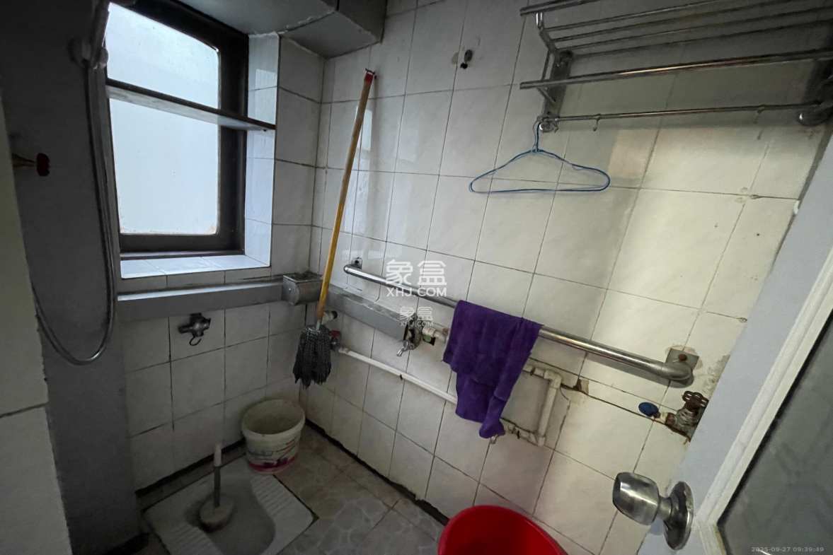 赤岗小区(一二三片)  2室1厅1卫    1500.0元/月 赤岗小区(一二三片)  2室1厅1卫    1500.0元/月室内图