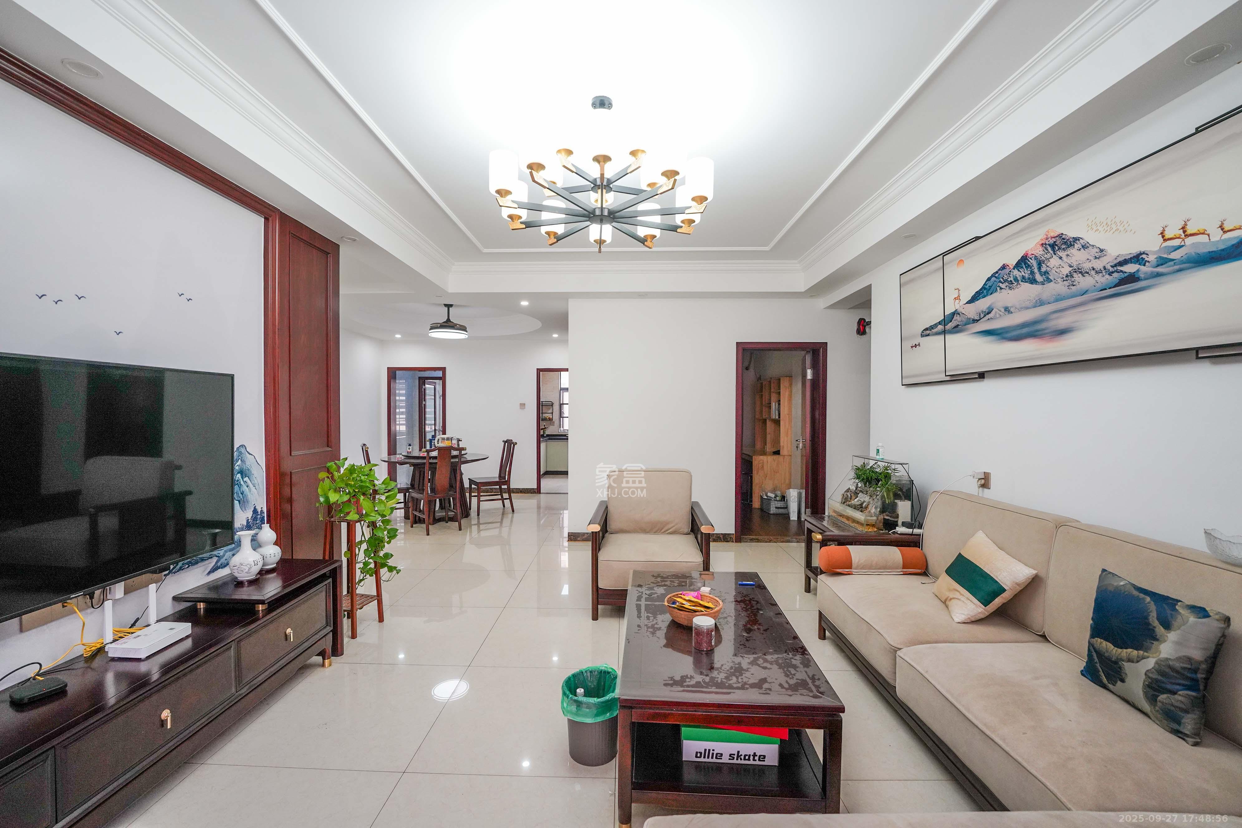 和美星城  3室2厅2卫    110.0万客厅