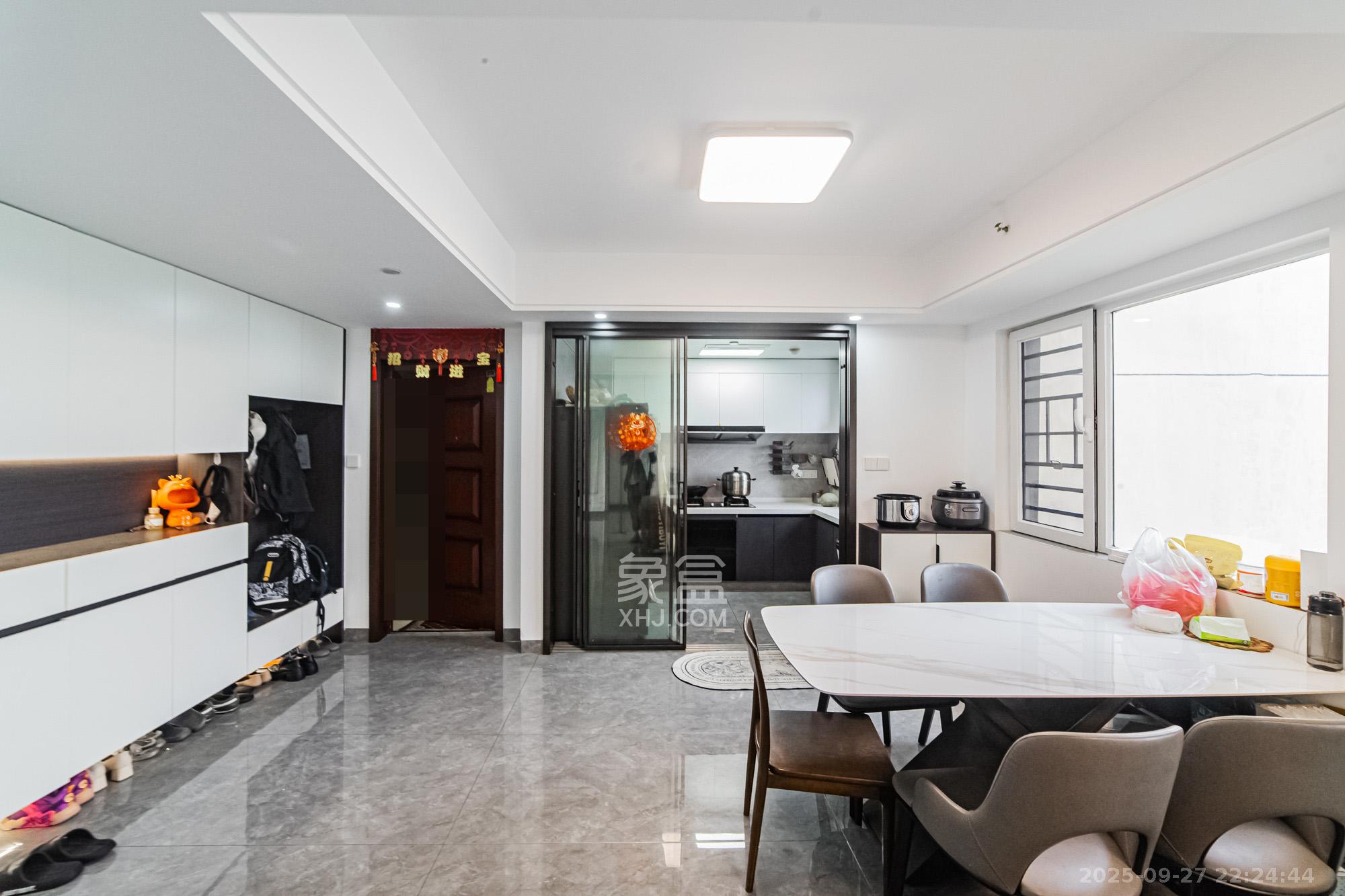 北辰三角洲C2区  3室2厅2卫    228.0万客厅