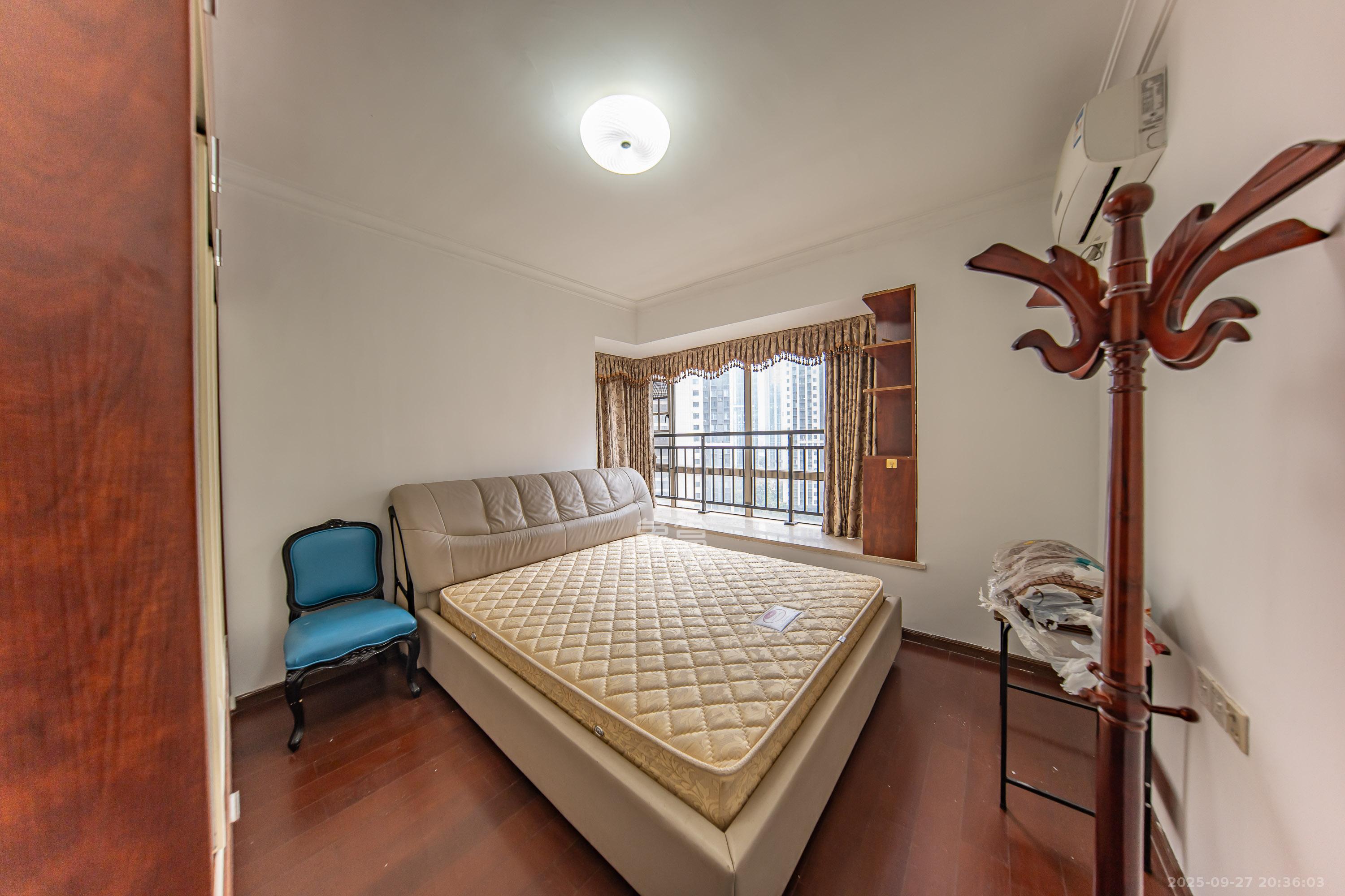 江山帝景雅典  3室2厅2卫    93.8万卧室