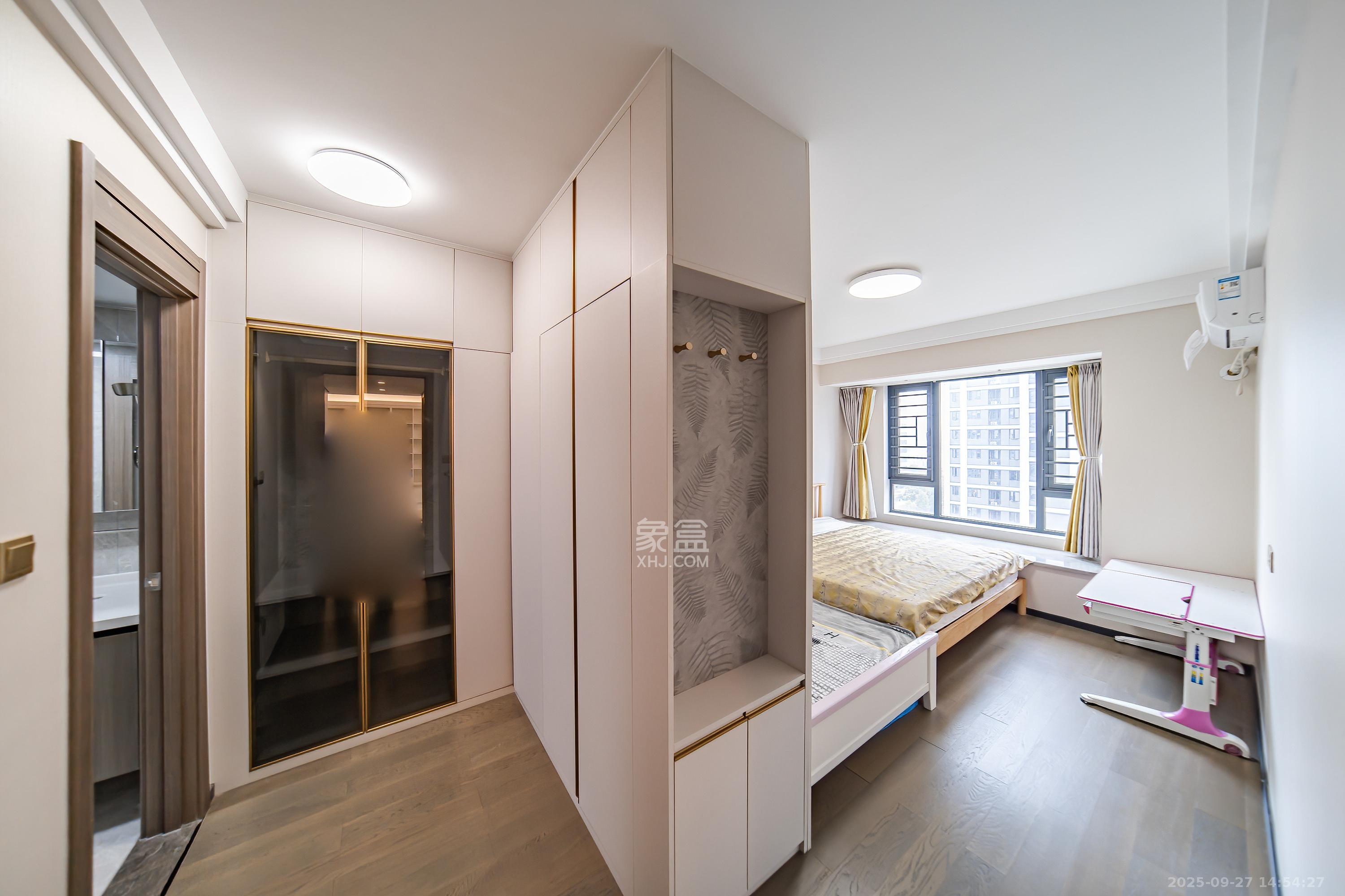 中海阅麓山一期 3室2厅2卫 135.8万 中海阅麓山一期 3室2厅2卫 135.8万卧室