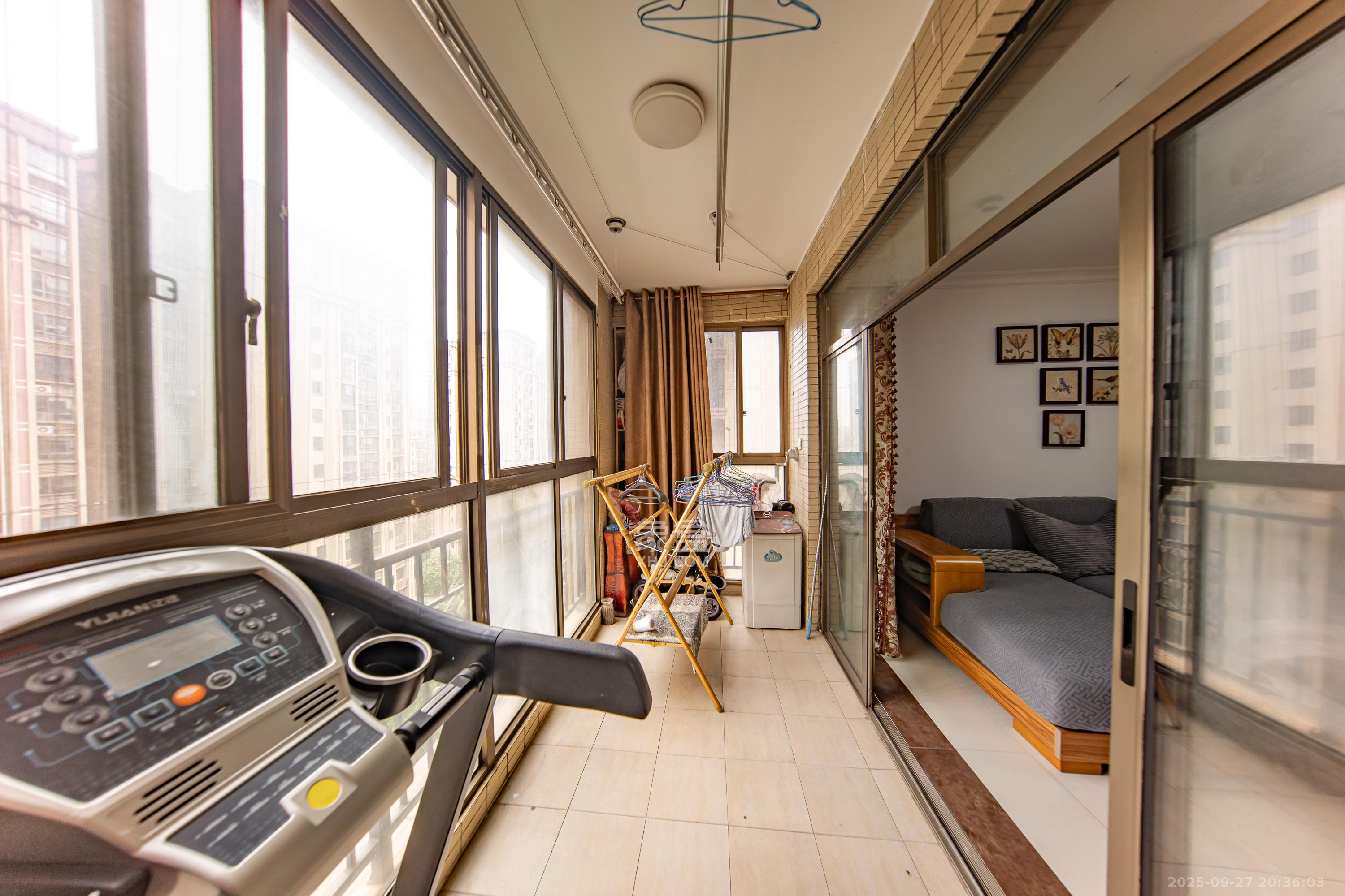 江山帝景雅典  3室2厅2卫    93.8万 江山帝景雅典  3室2厅2卫    93.8万阳台