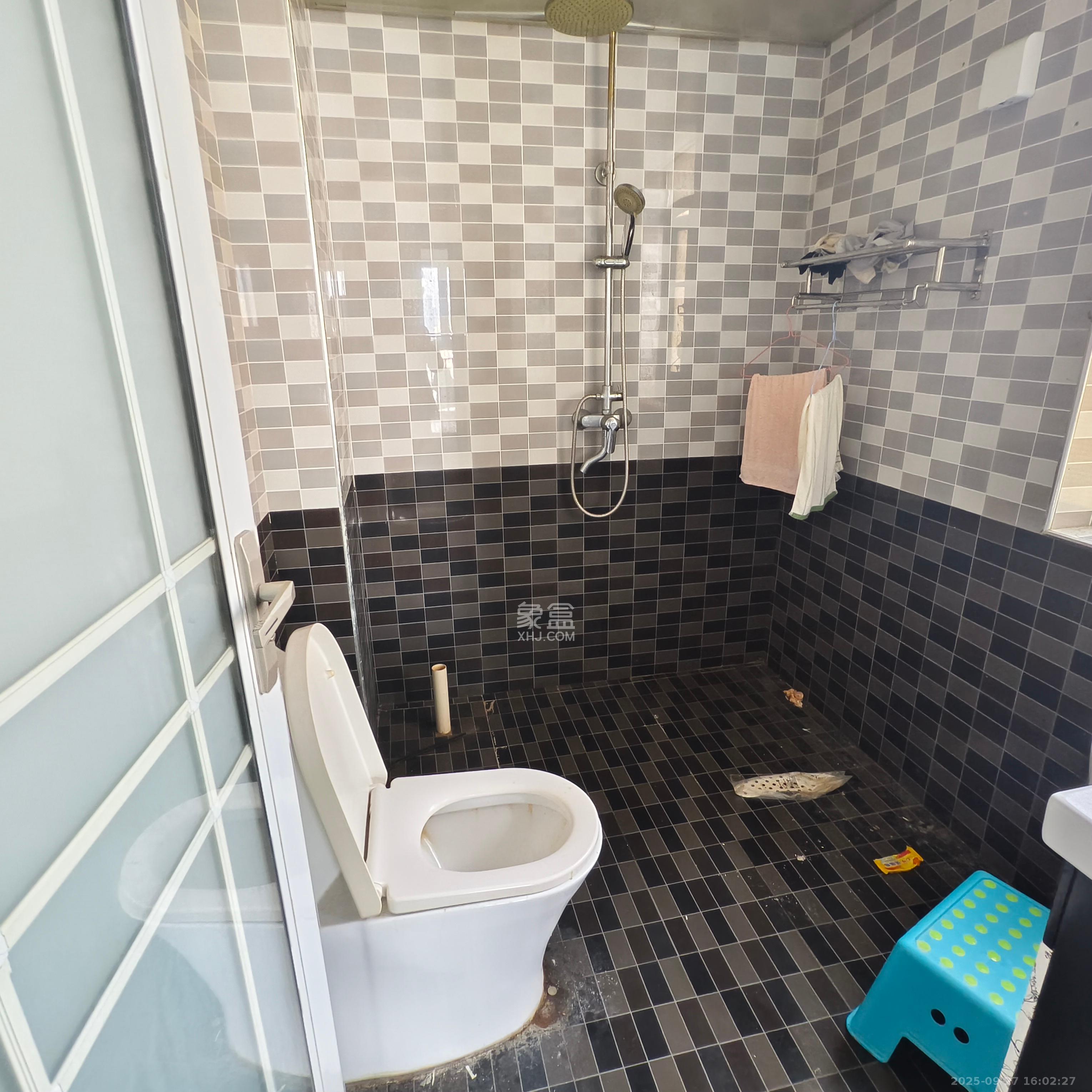 滨江金座 3室2厅2卫 3000.0元/月 滨江金座 3室2厅2卫 3000.0元/月室内图