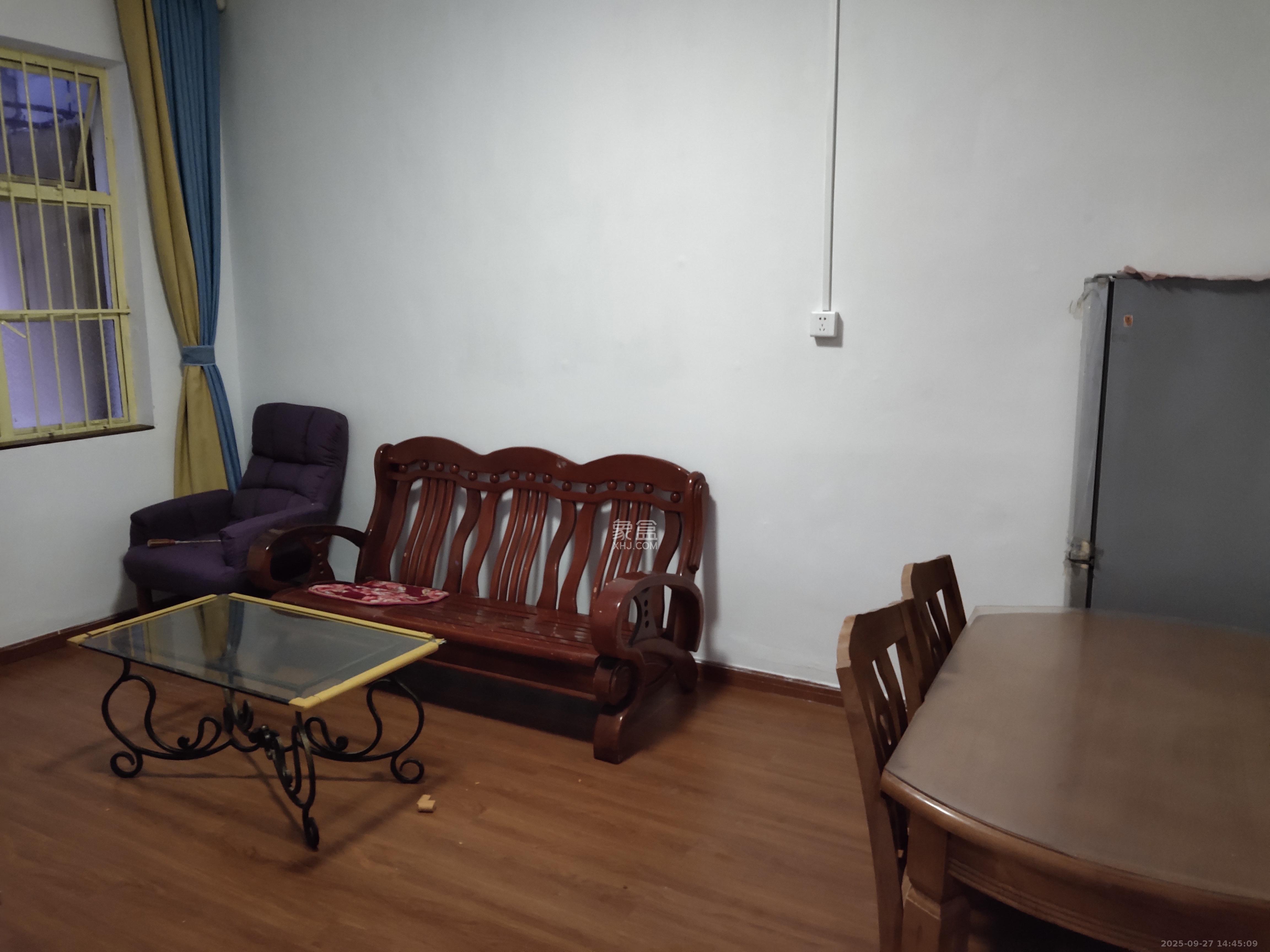 陡岭社区  2室1厅1卫    1500.0元/月室内图