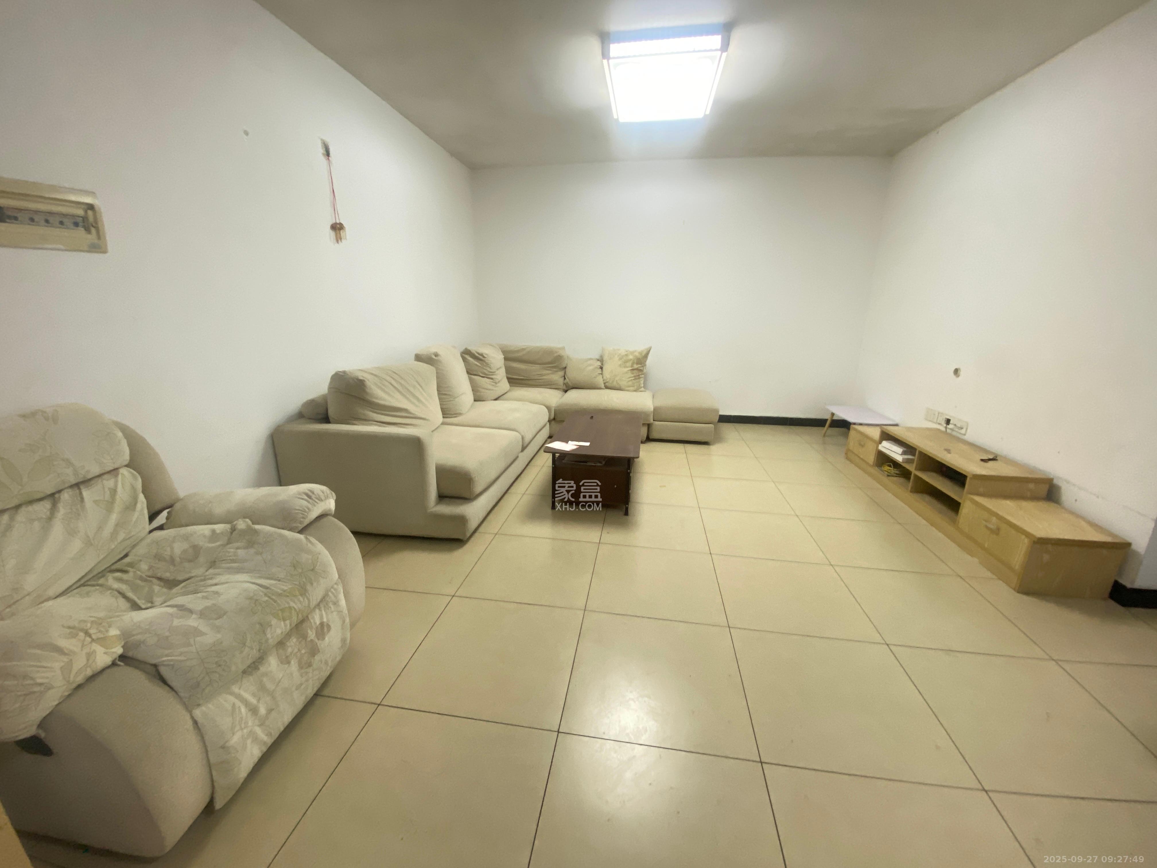 明天一城  2室2厅1卫    1400.0元/月室内图