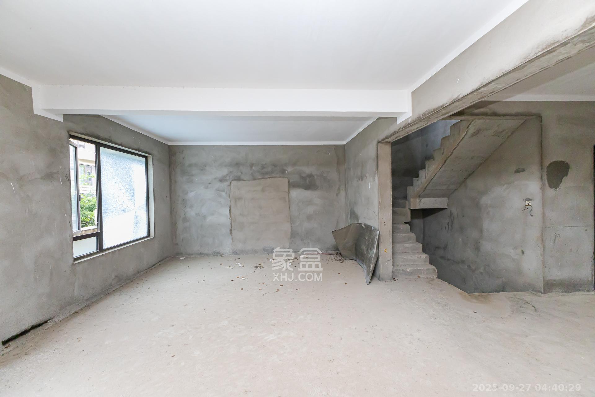 龙湖璟宸原著（龙湖紫宸）  5室2厅4卫    290.0万卧室