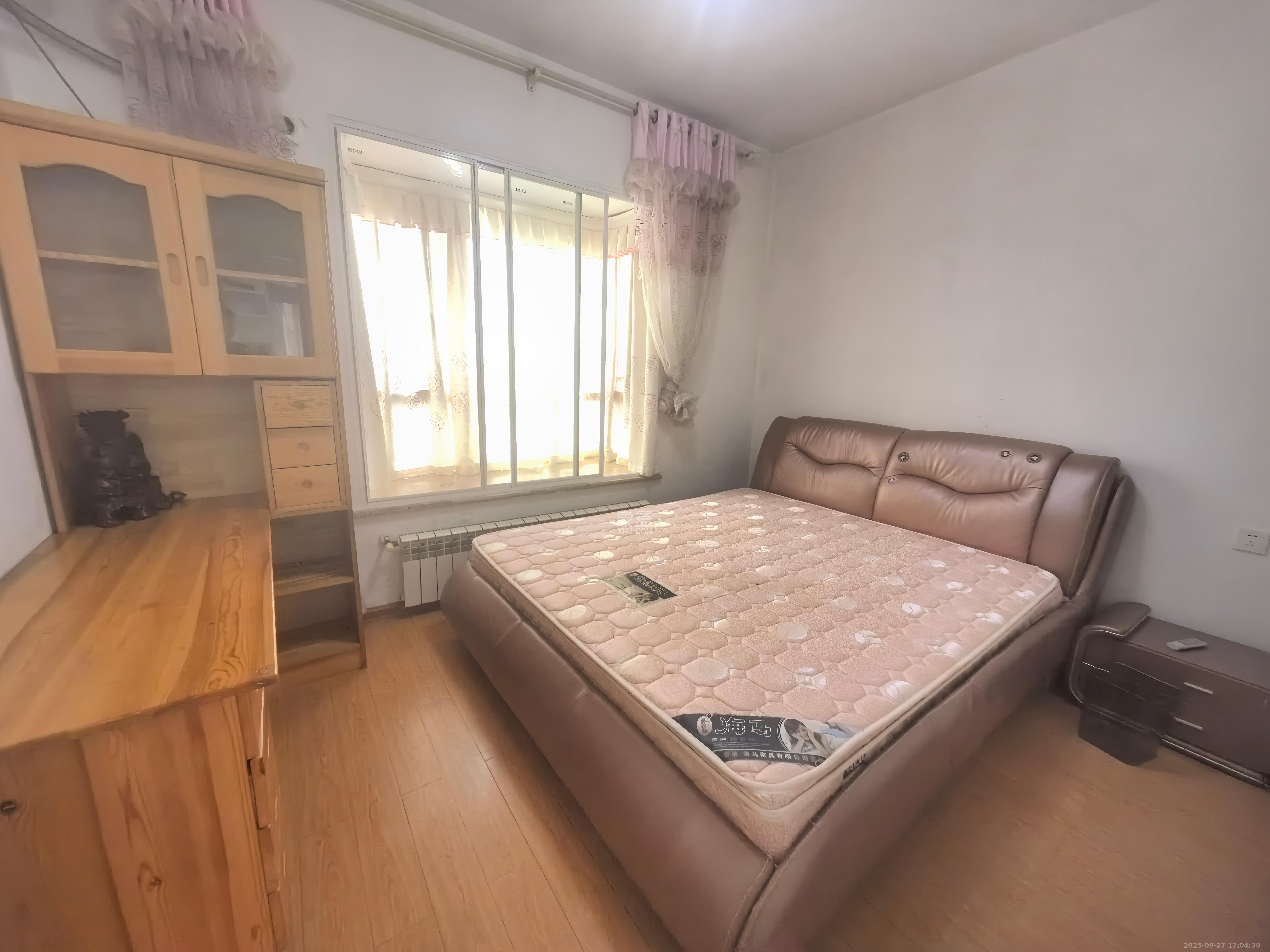 莱茵城  3室2厅1卫    2000.0元/月室内图