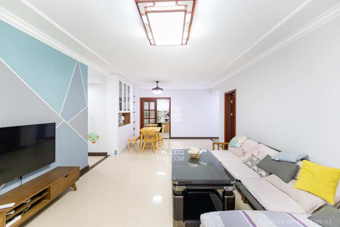 恒大名都 4室2厅2卫 78.8万 恒大名都 4室2厅2卫 78.8万客厅