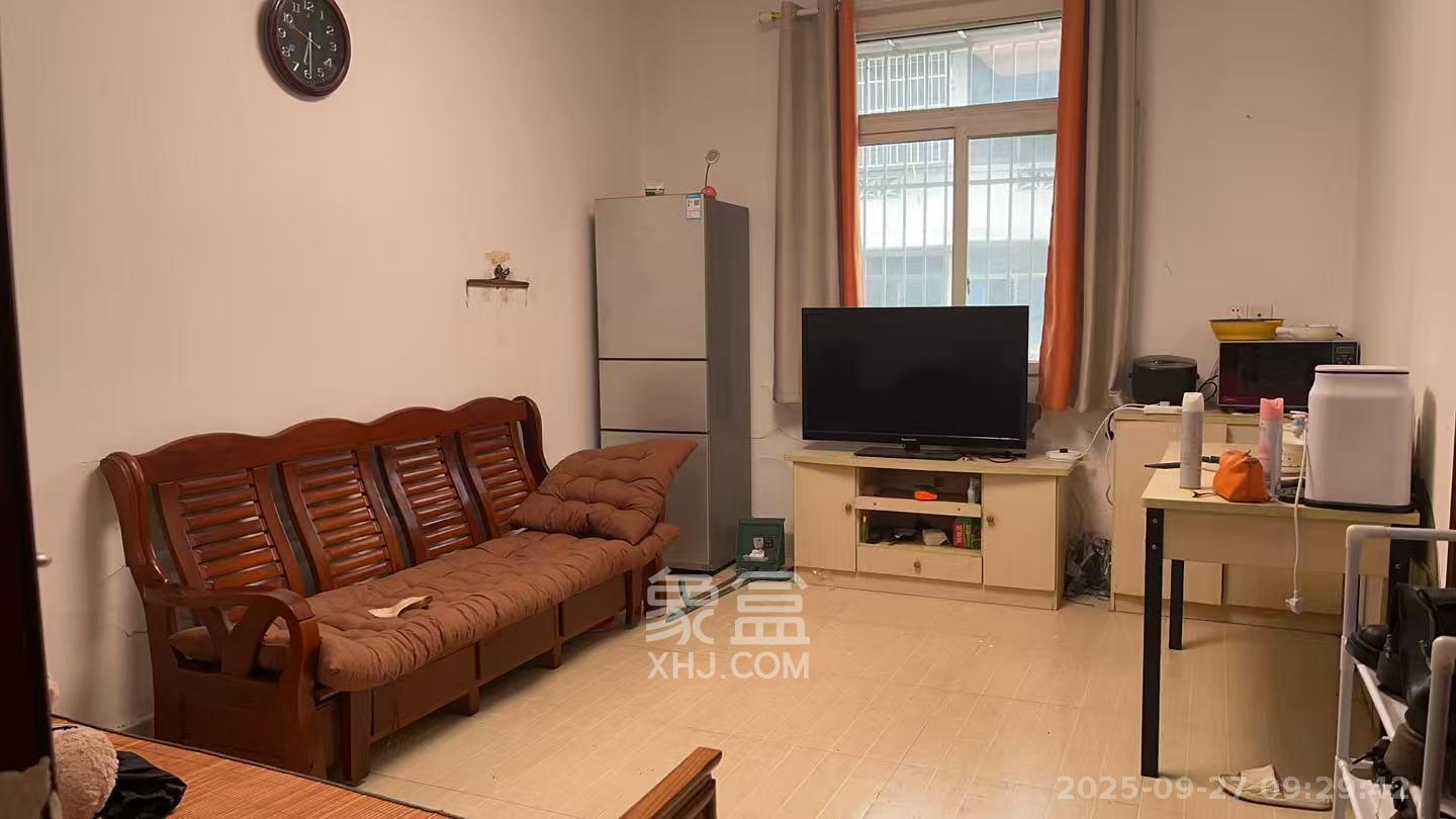 上碧湘街散盘 1室1厅1卫 1100.0元/月 上碧湘街散盘 1室1厅1卫 1100.0元/月室内图