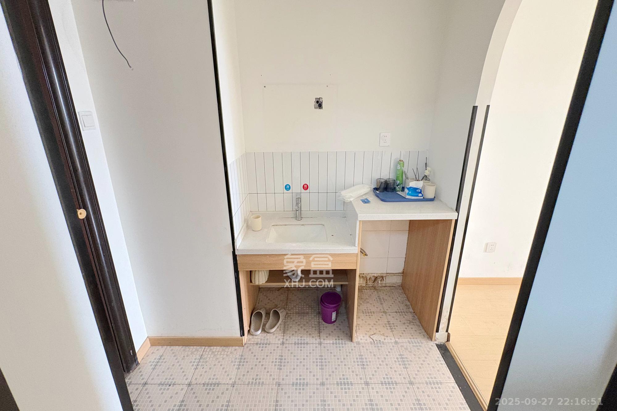 七彩丽都 1室1厅1卫 45.0万 七彩丽都 1室1厅1卫 45.0万厨房