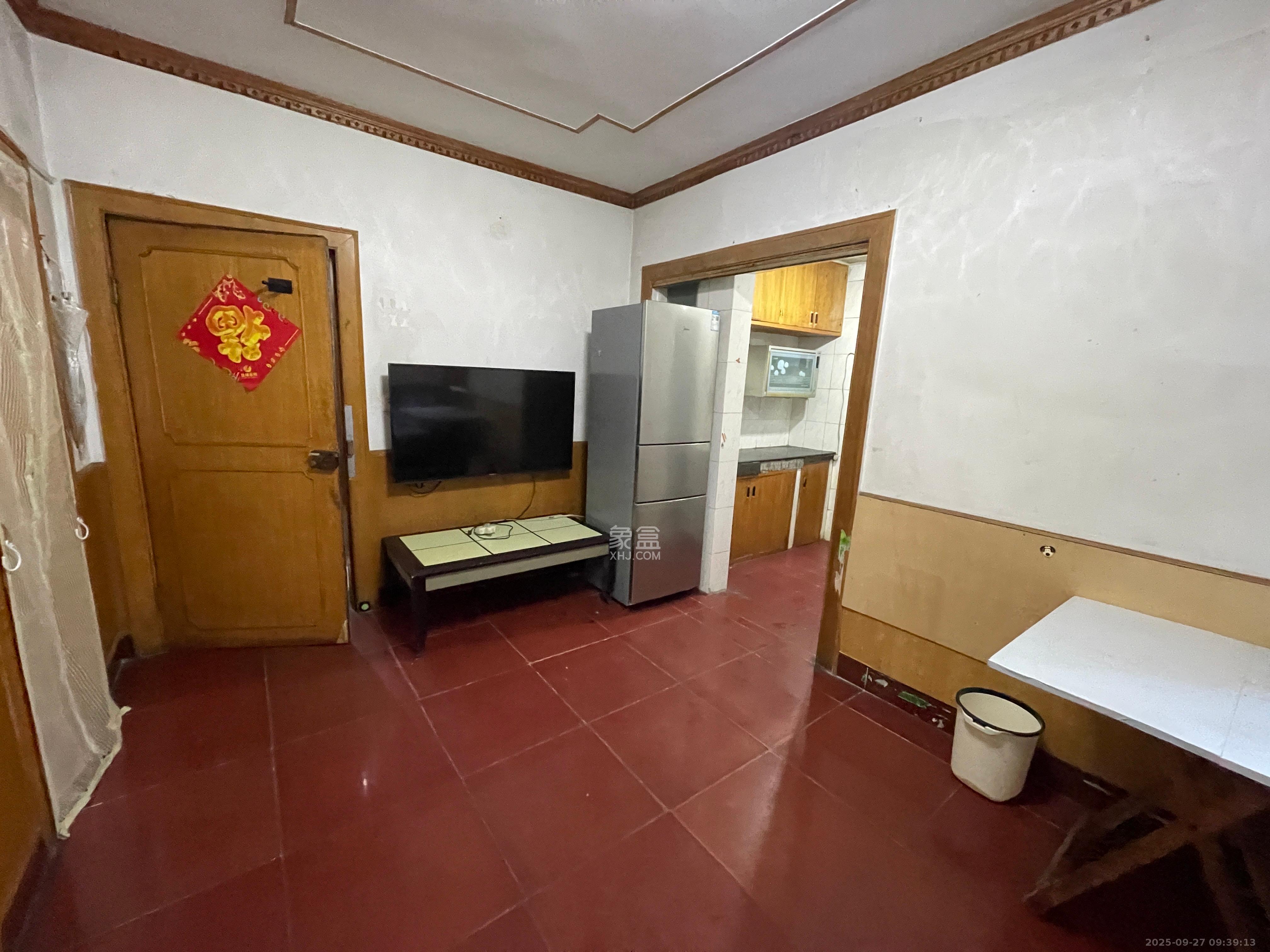 赤岗小区(一二三片)  2室1厅1卫    1500.0元/月 赤岗小区(一二三片)  2室1厅1卫    1500.0元/月室内图