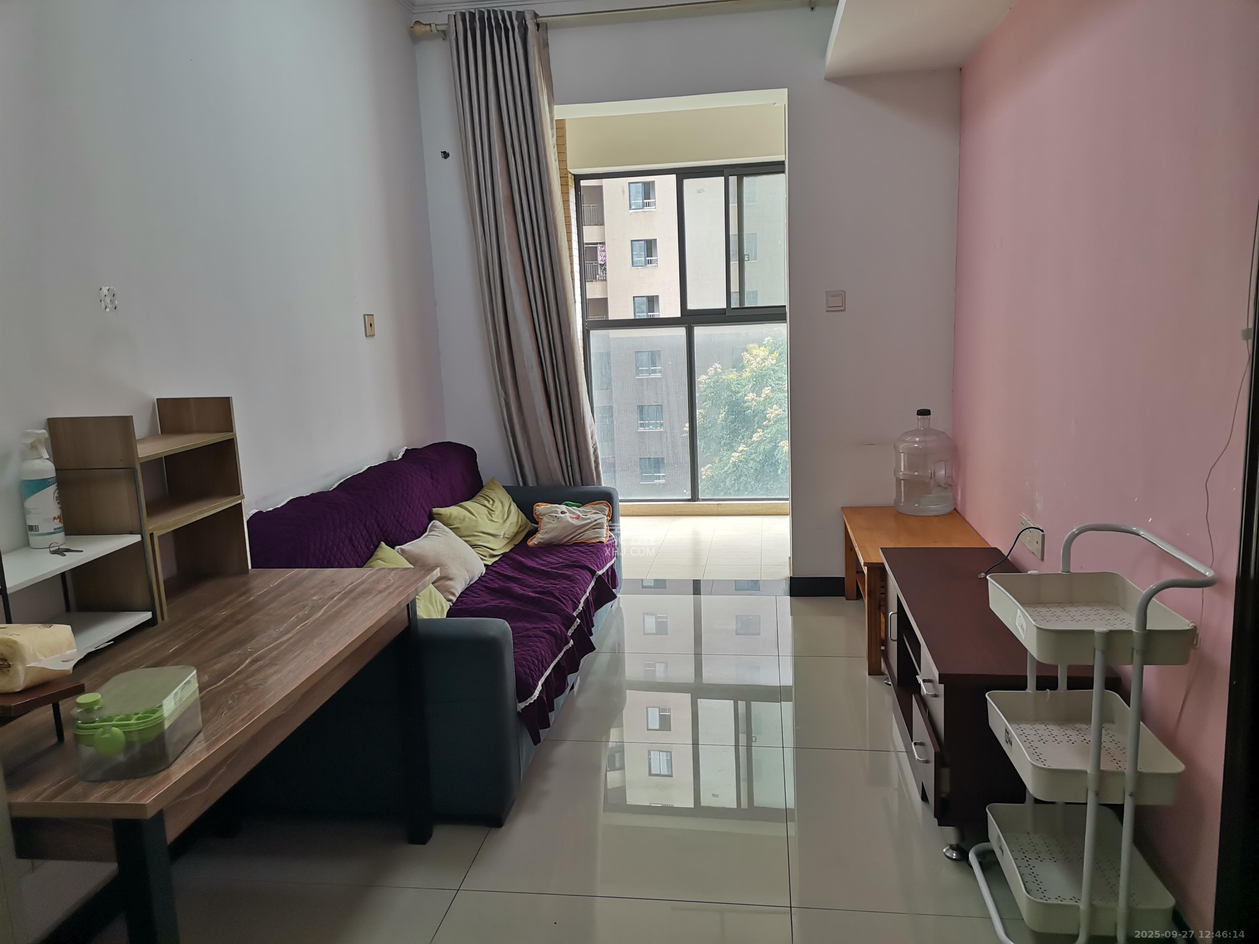 泊爱蓝湾  1室1厅1卫    1700.0元/月室内图