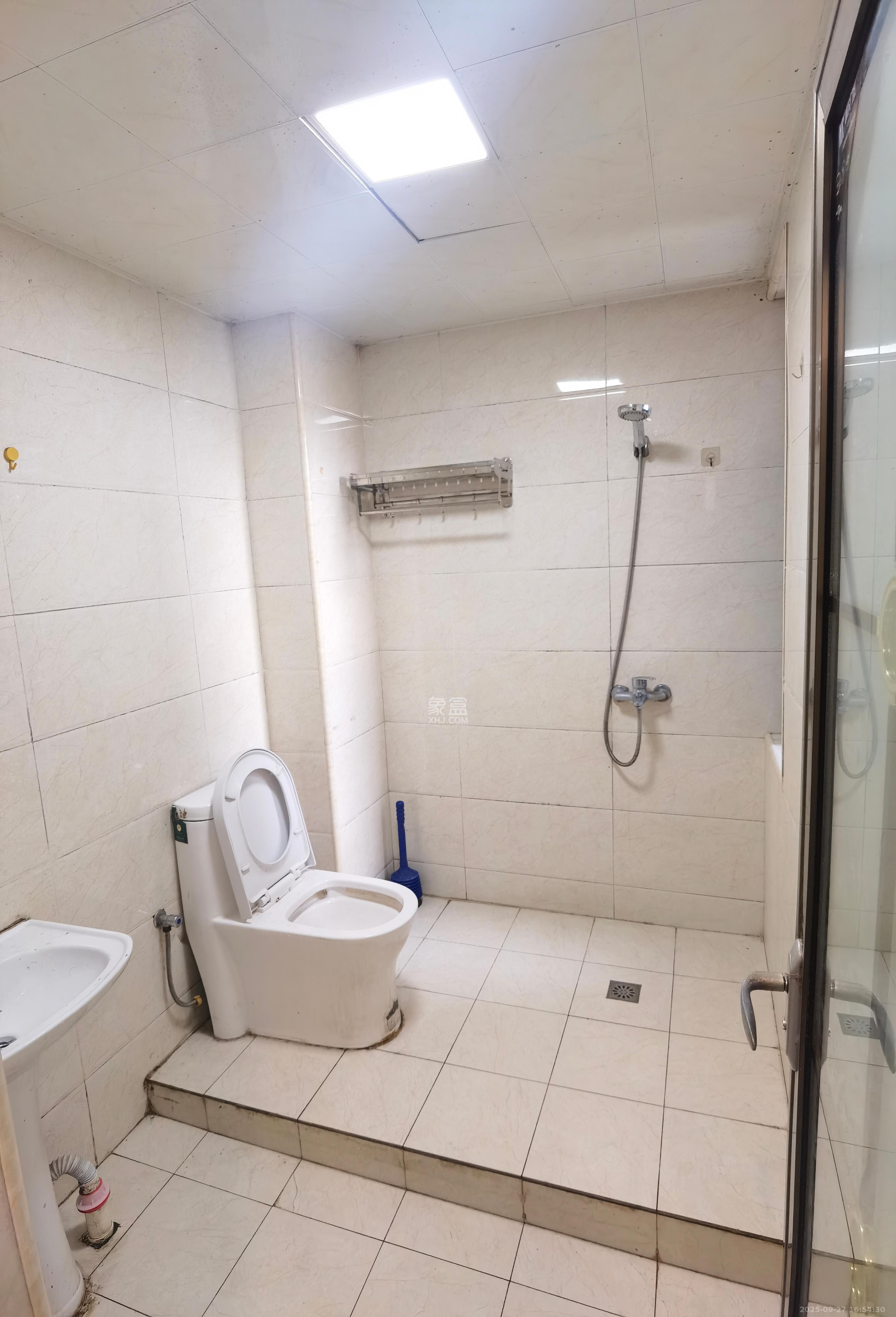 沁园春御院 3室2厅2卫 2600.0元/月 沁园春御院 3室2厅2卫 2600.0元/月室内图