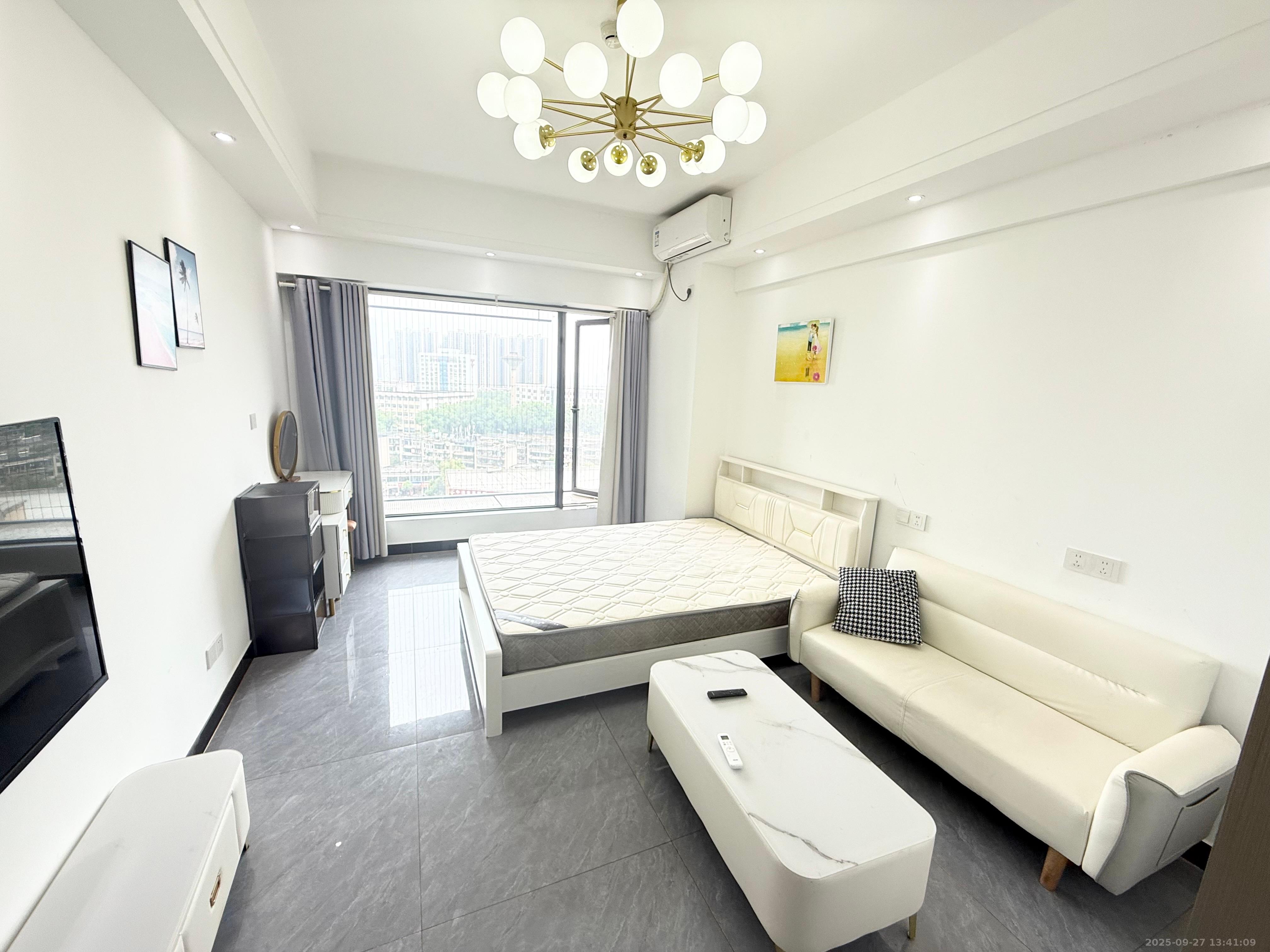 力高凤凰新天 1室1厅1卫 1700.0元/月 力高凤凰新天 1室1厅1卫 1700.0元/月室内图