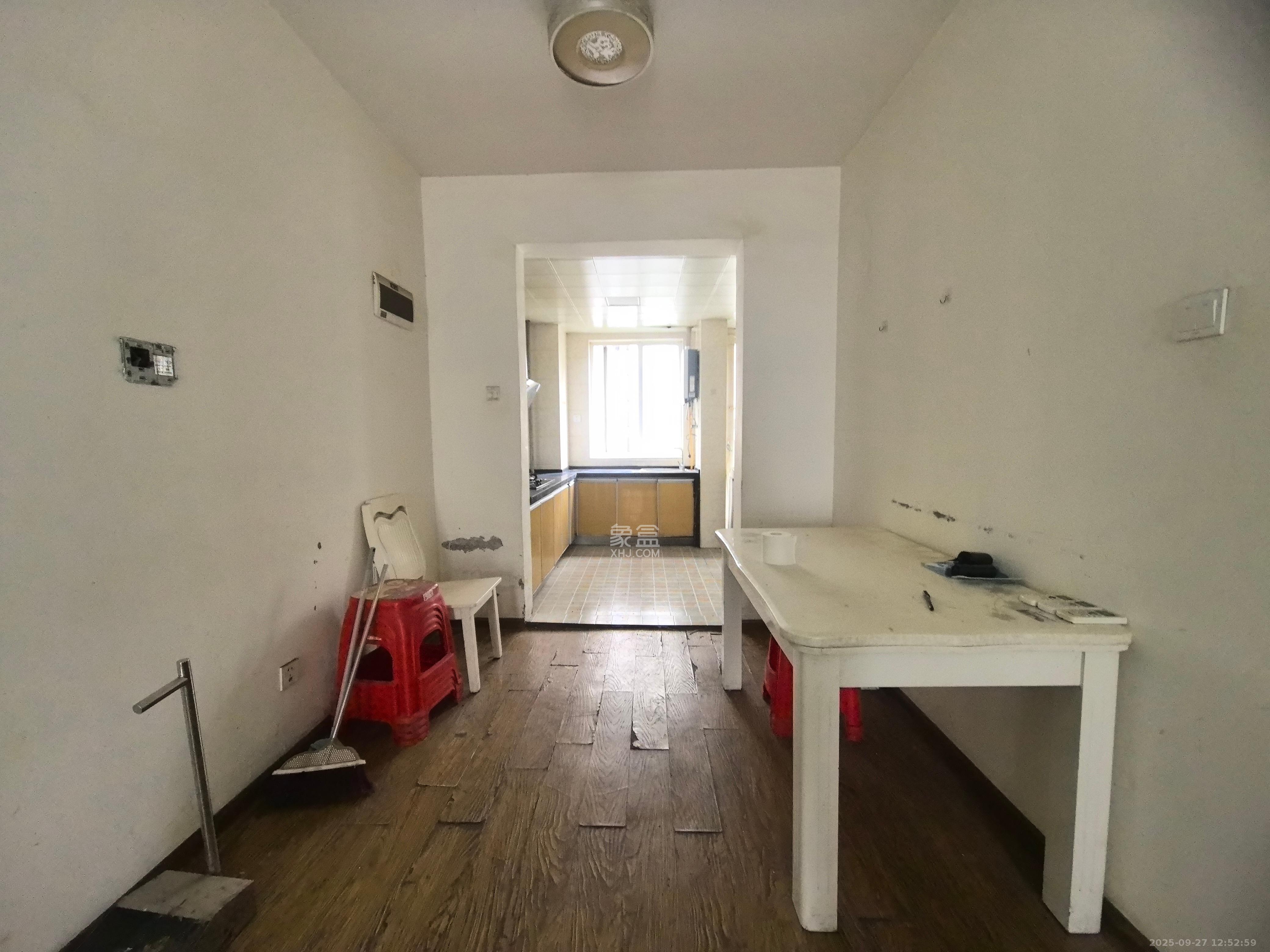 当代滨江MOMA  3室2厅1卫    2800.0元/月室内图