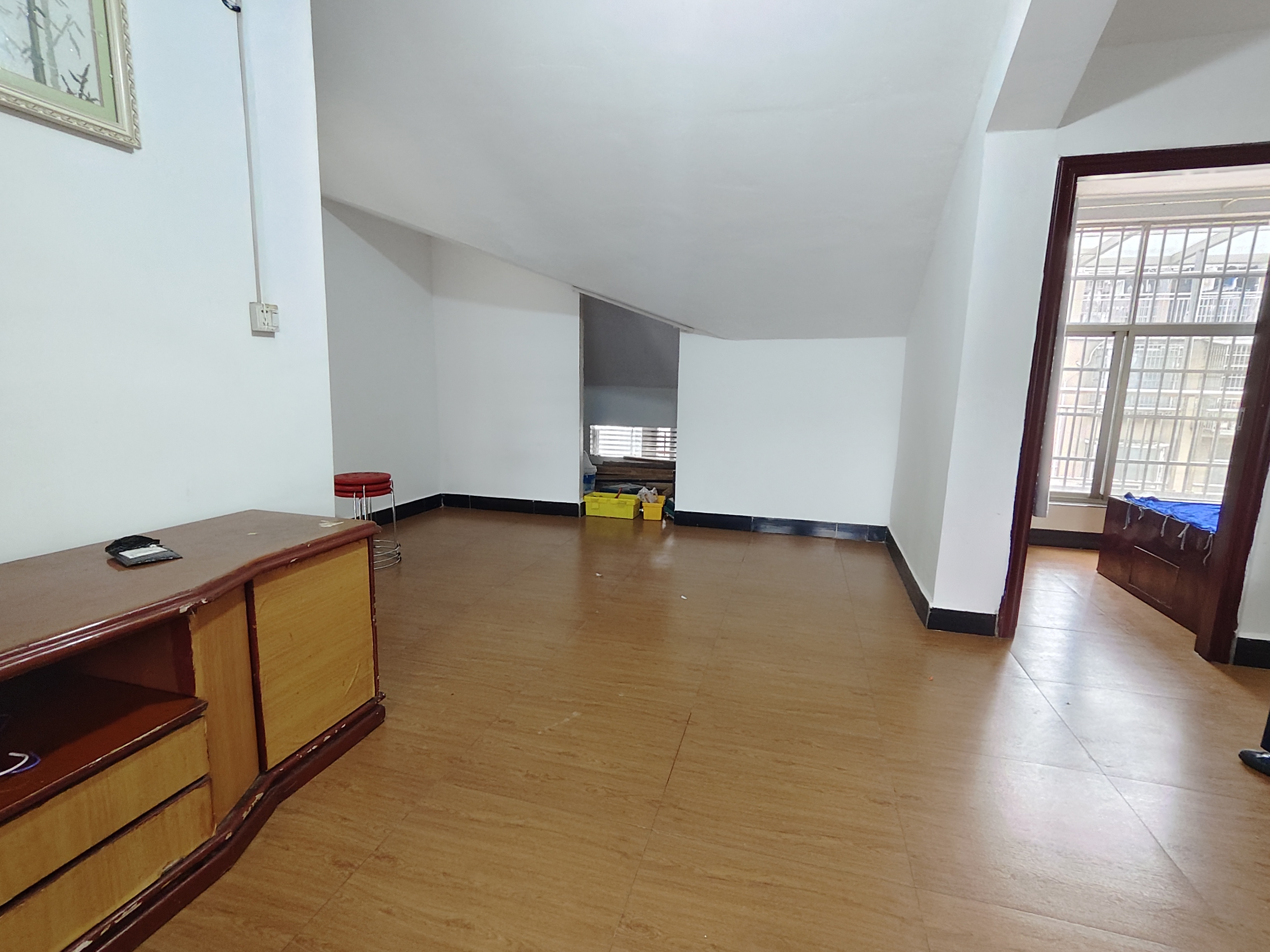 幸福里 3室1厅1卫 400.0元/月 幸福里 3室1厅1卫 400.0元/月室内图