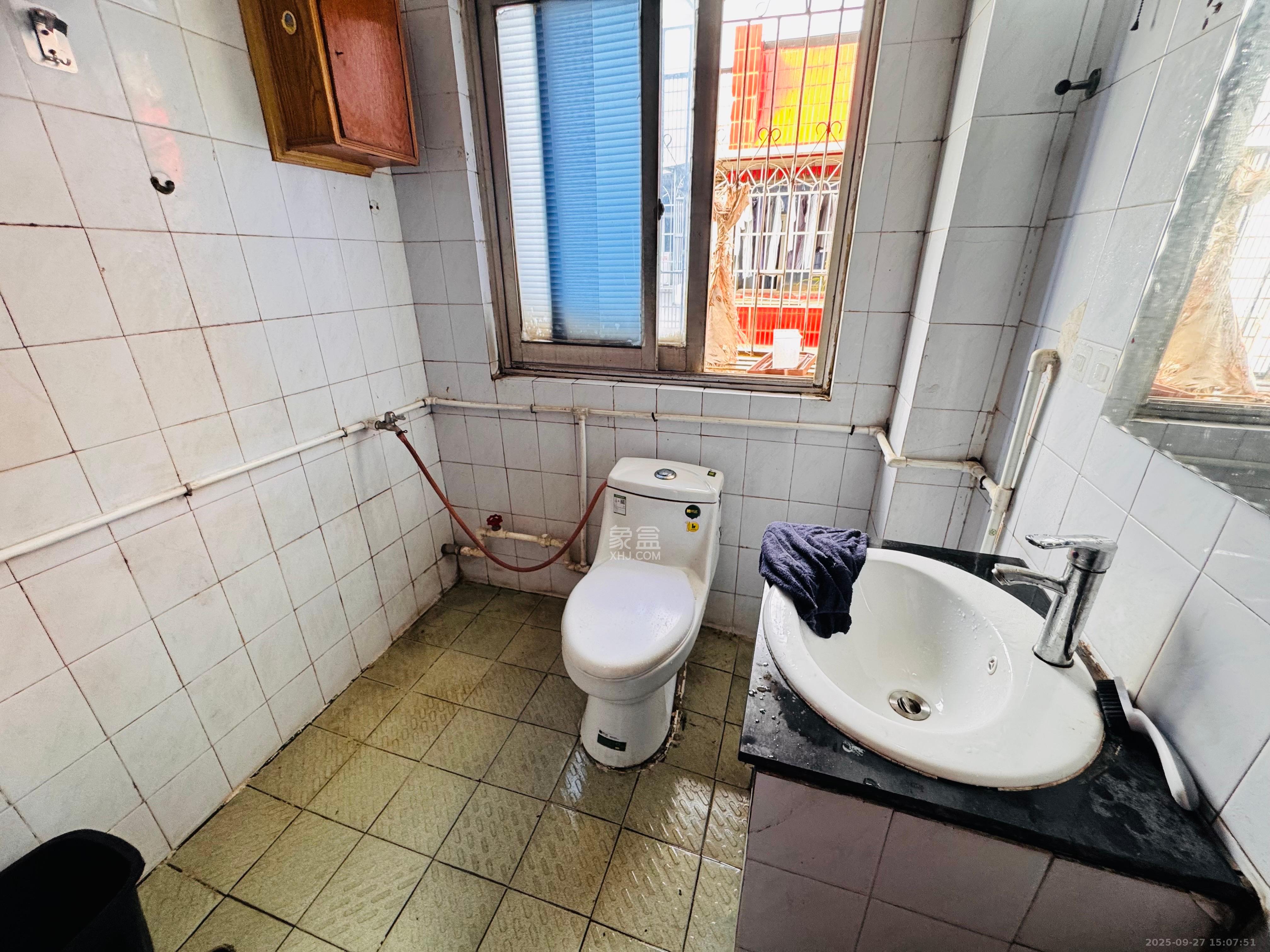 楚湘街二条巷散盘  2室1厅1卫    1200.0元/月室内图