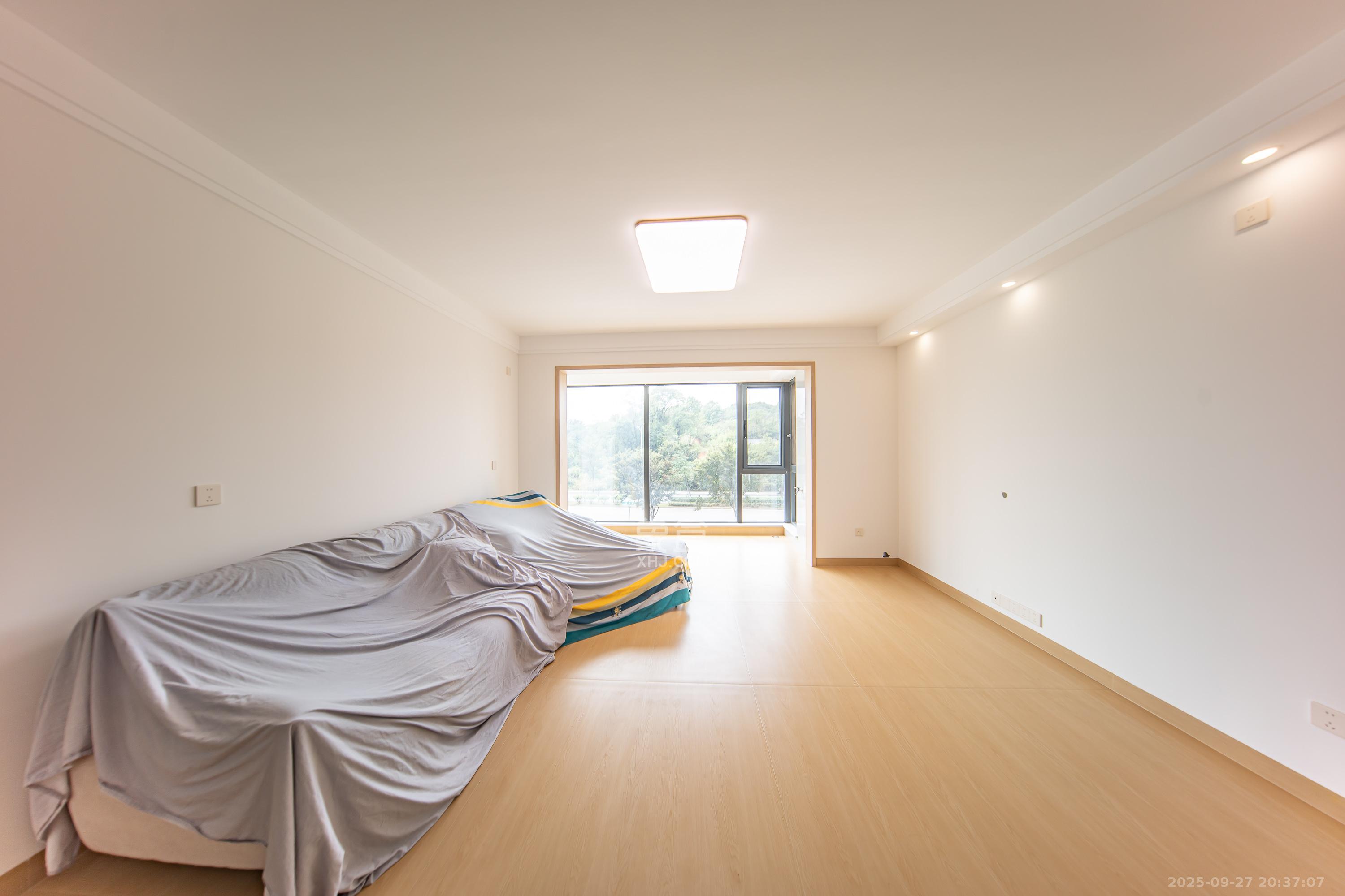 金茂长沙国际社区 4室2厅2卫 145.0万 金茂长沙国际社区 4室2厅2卫 145.0万客厅